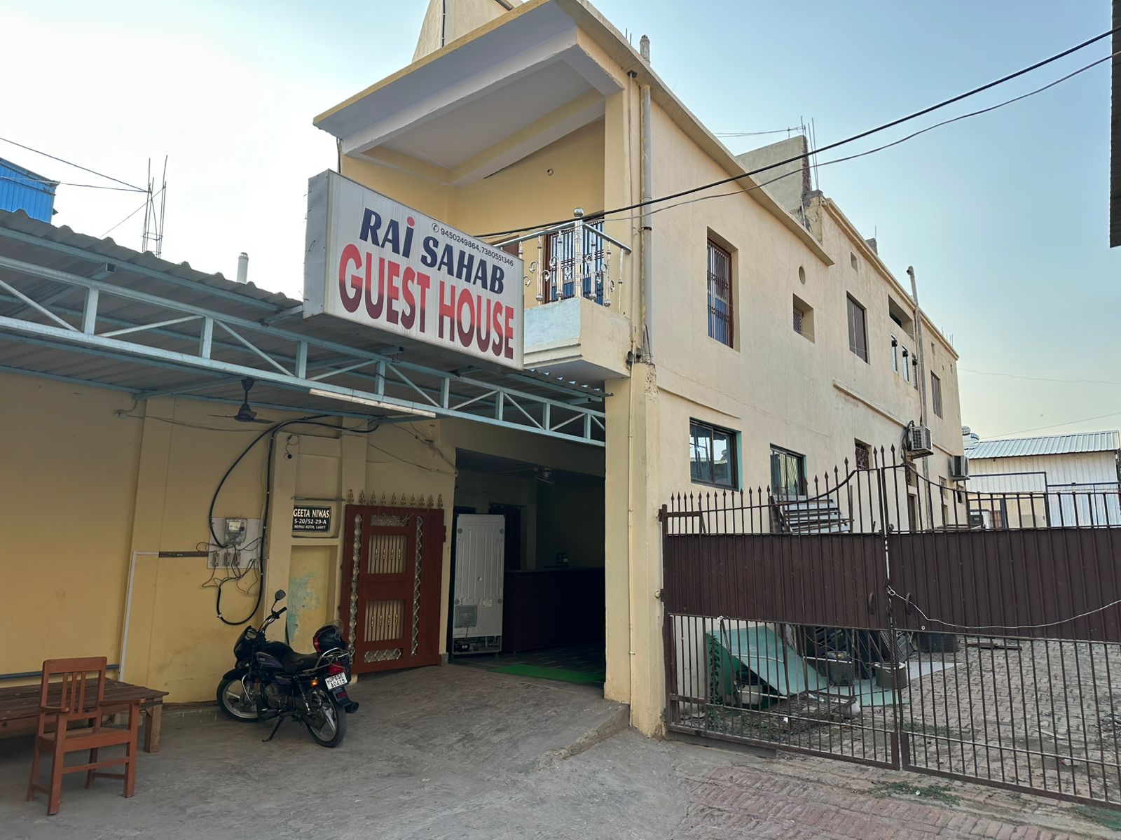 Rai Sahab Guest House 𝗕𝗢𝗢𝗞 Varanasi Hotel