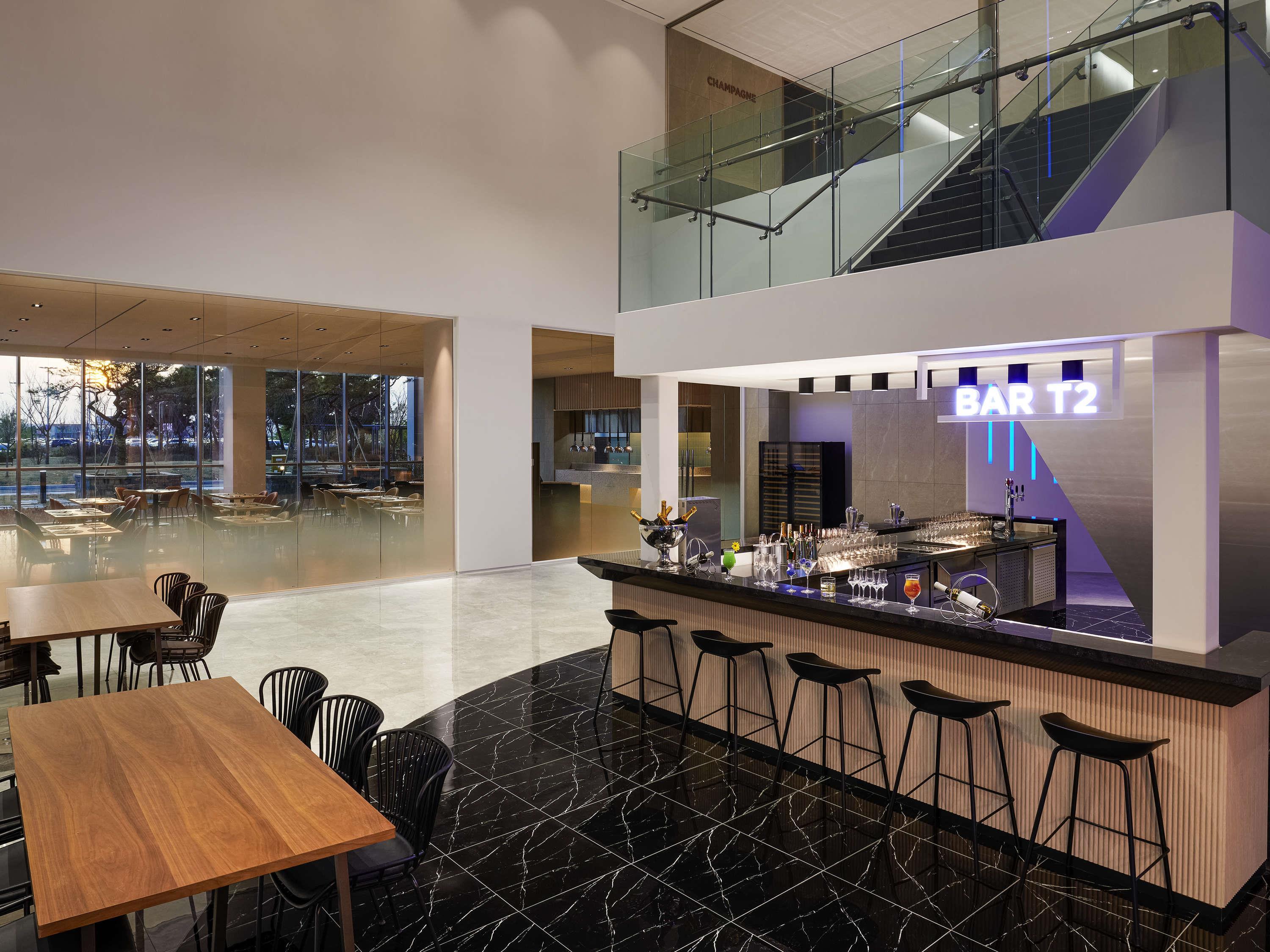 Le Bar