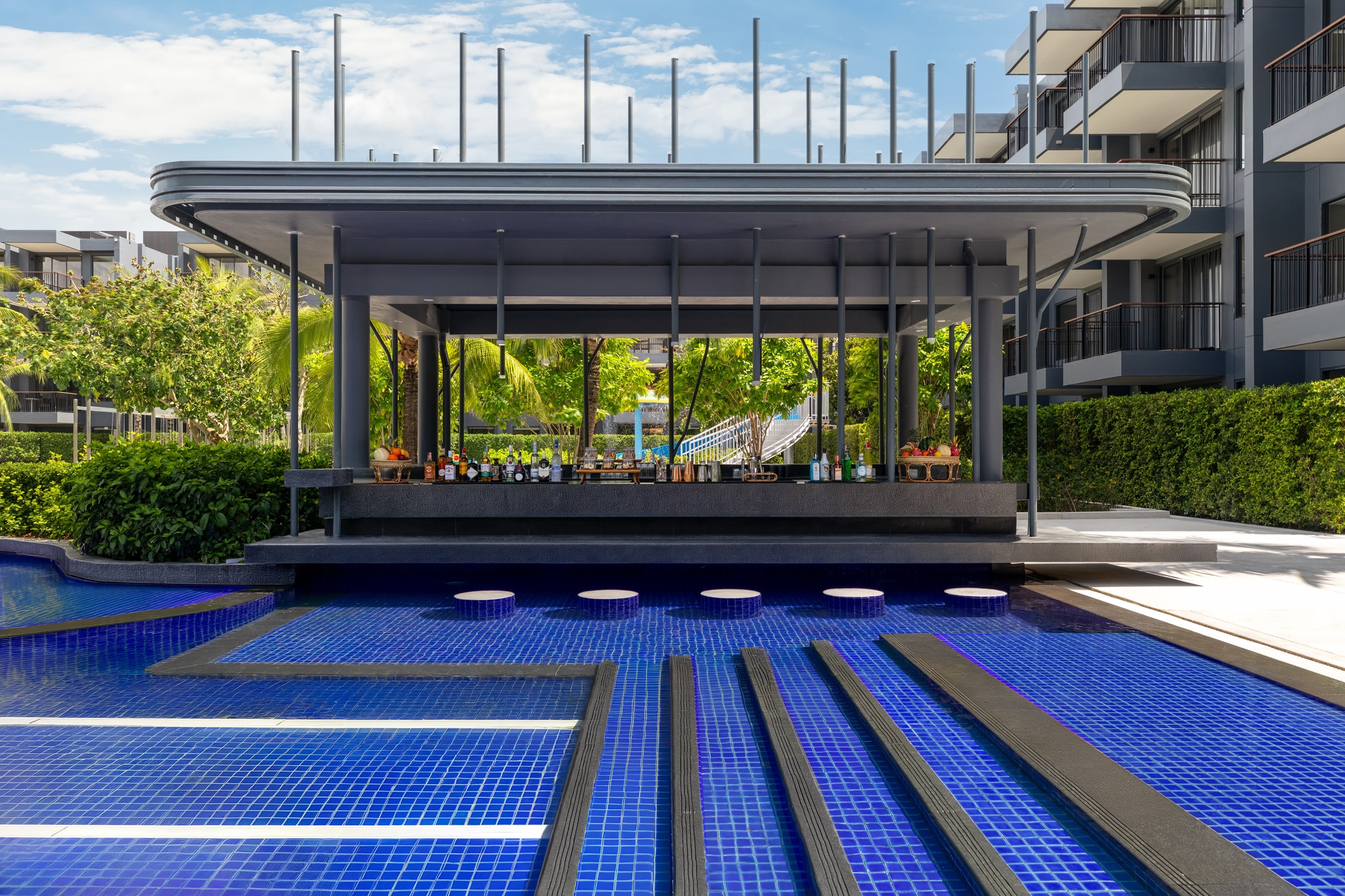 Splash Pool Bar