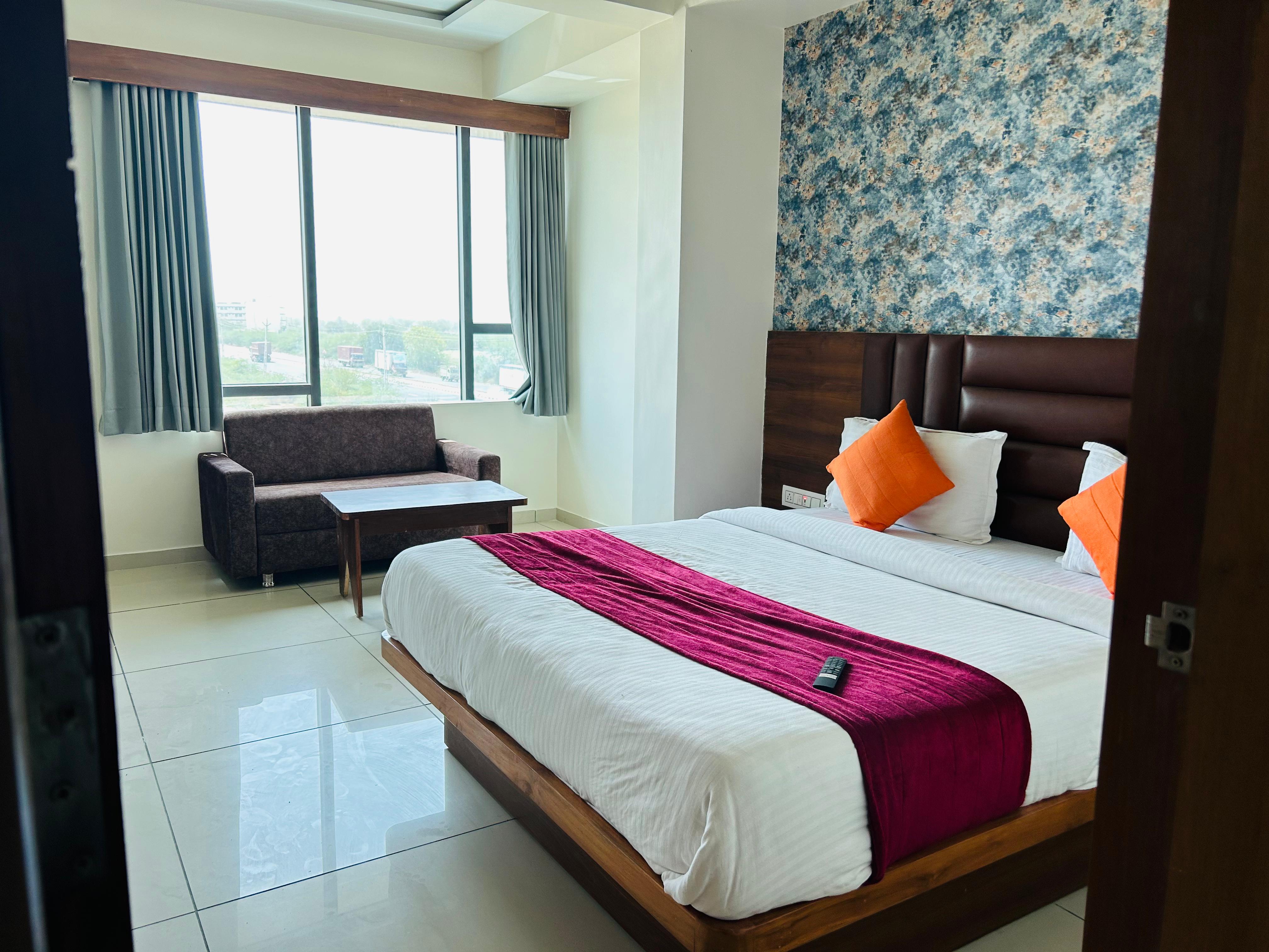 HOTEL RK ARCADE 𝗕𝗢𝗢𝗞 Vitthalapur Hotel