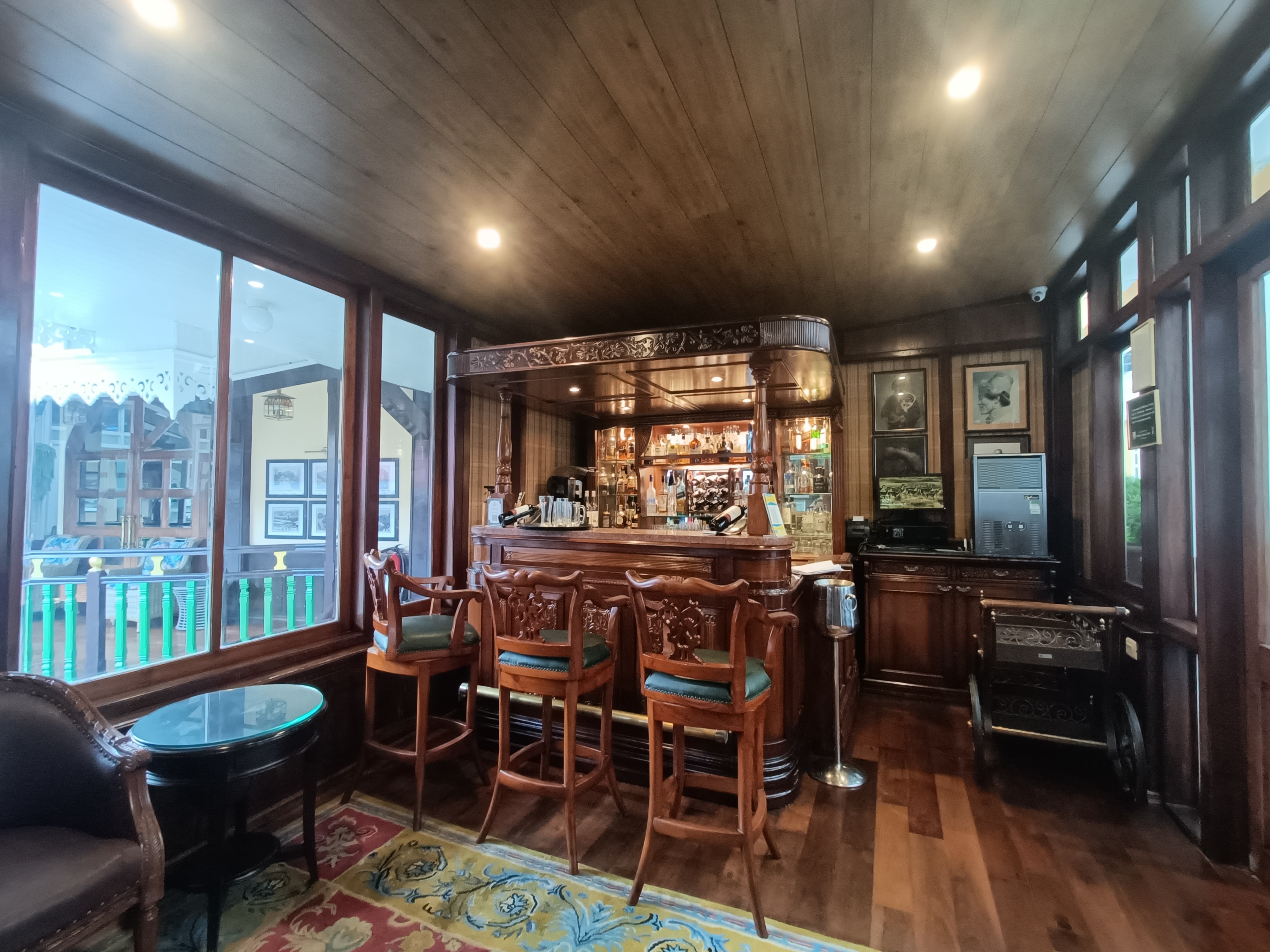Douglas Bar