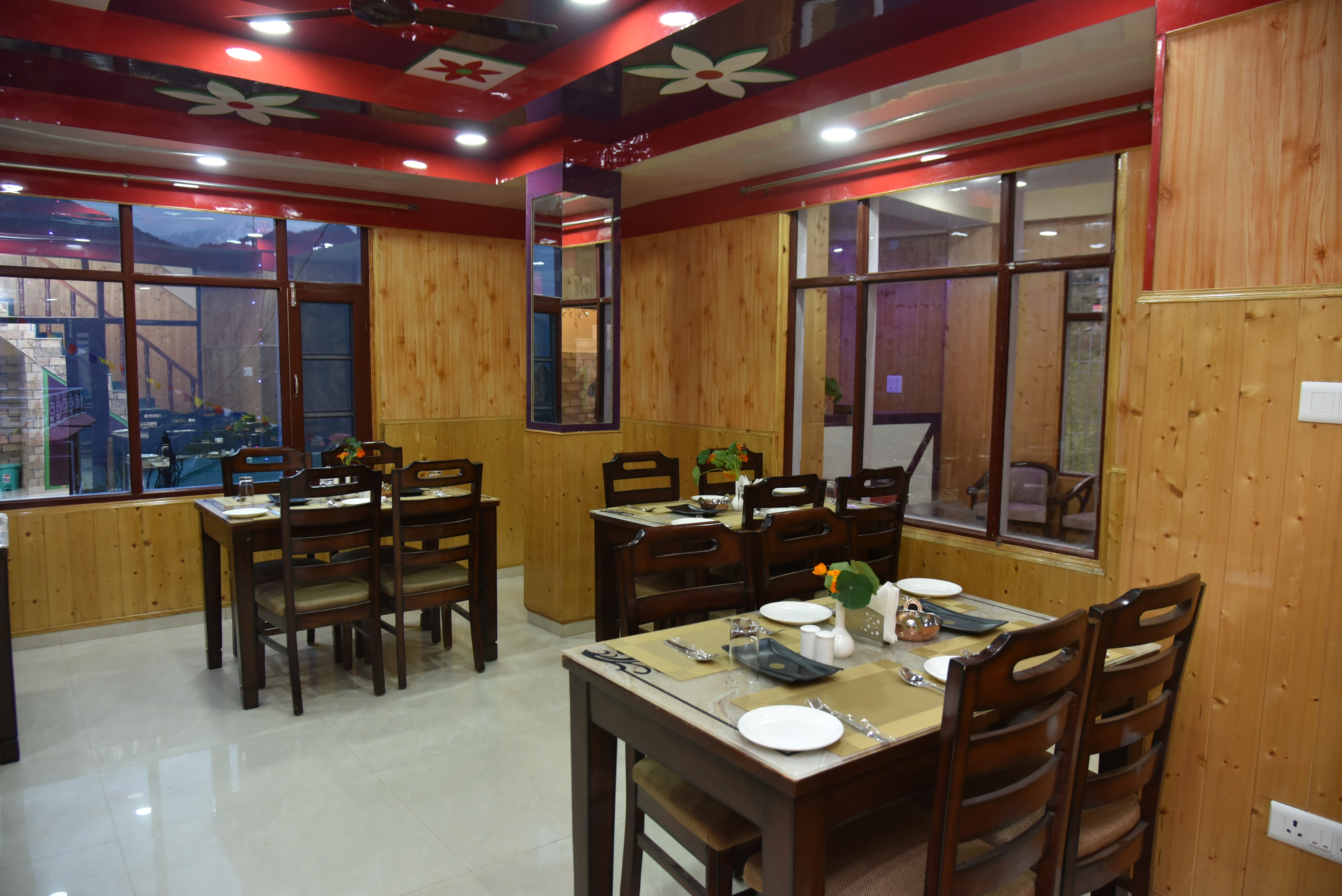 Roti Restro & Cafe'