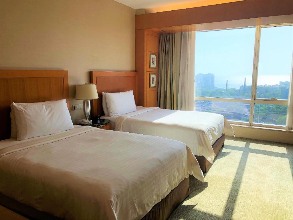 Four Seasons Hotel Mumbai - Tap to explore photos