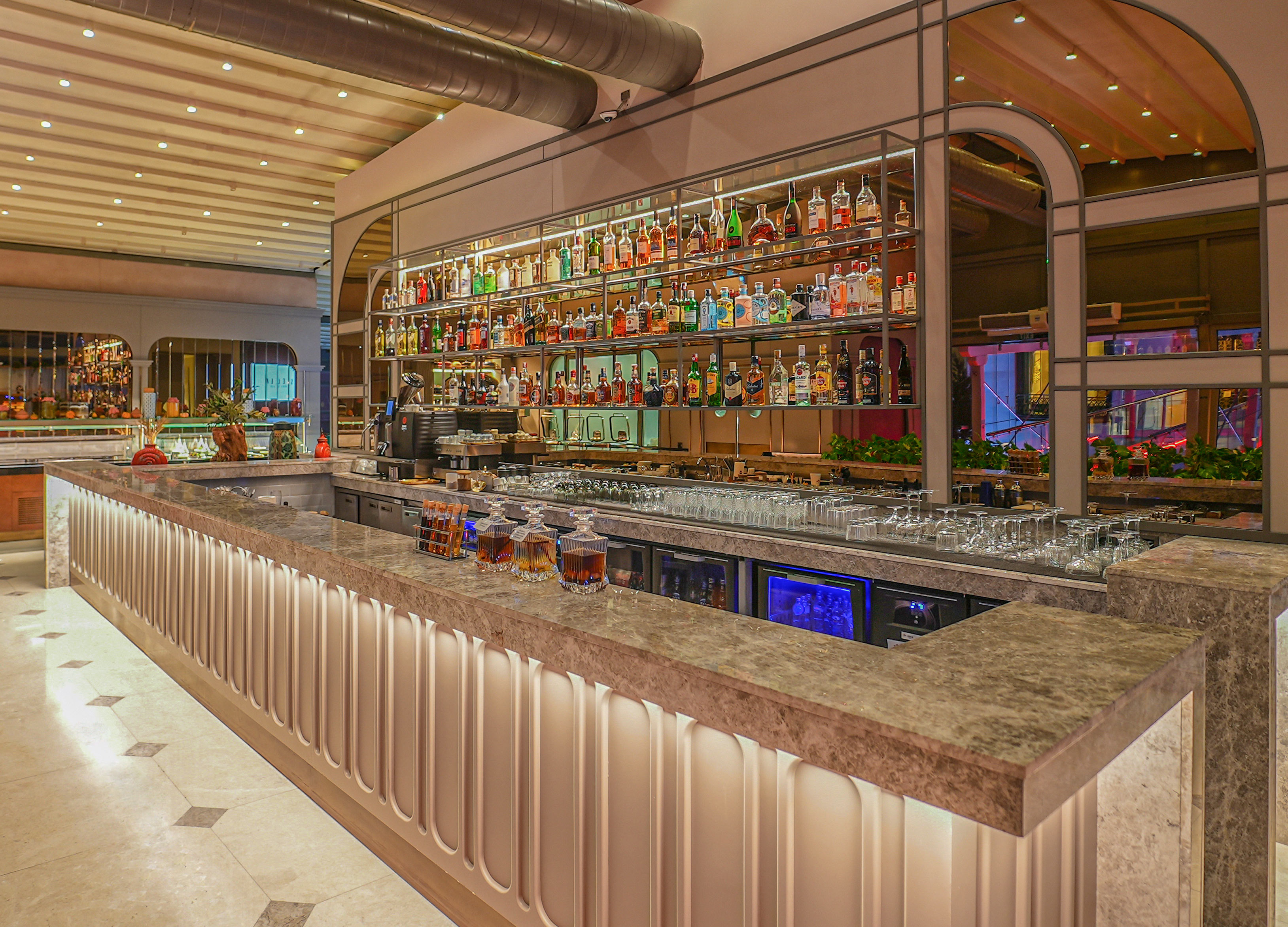 MAIN RESTAURANT