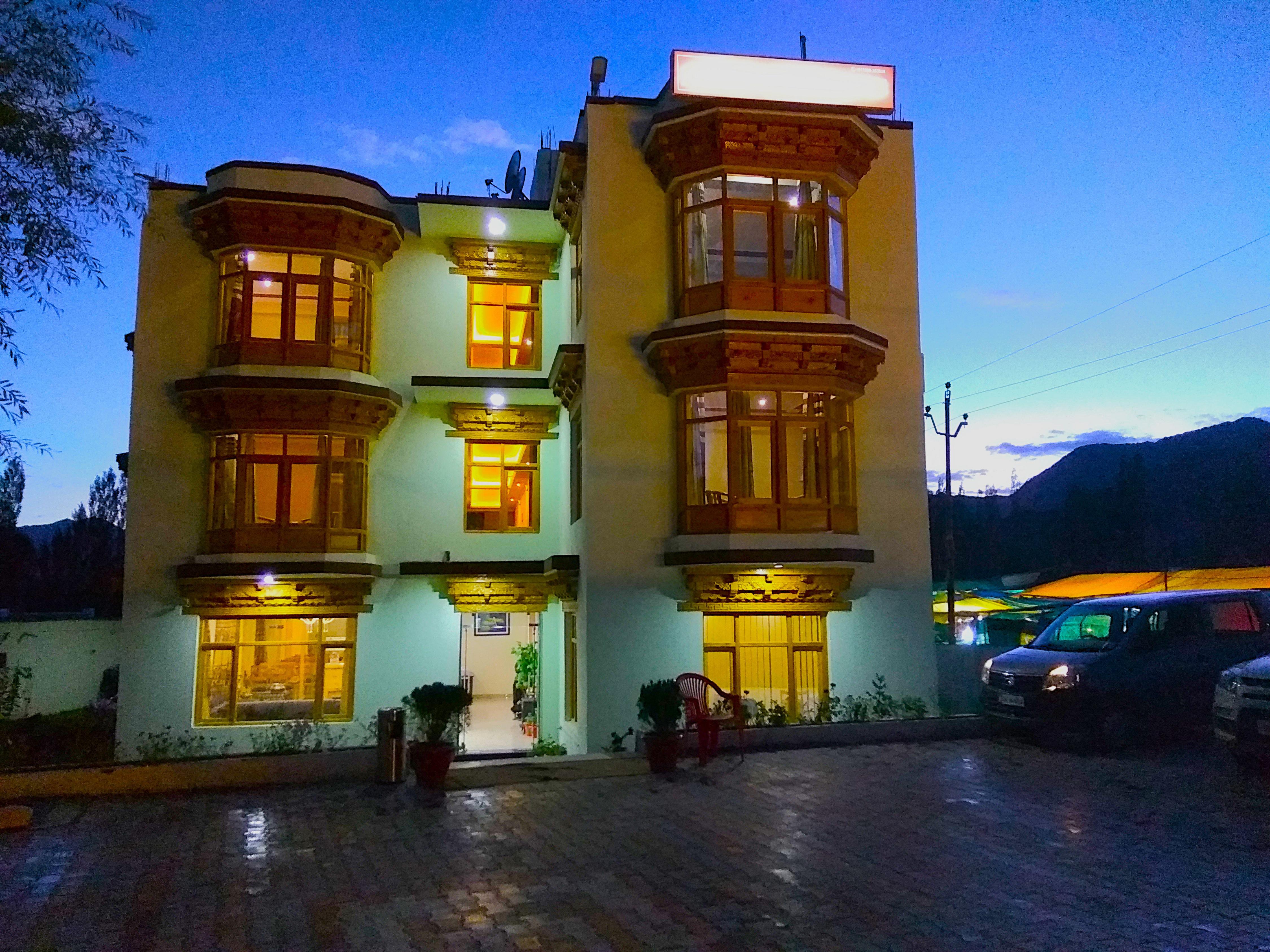 Royal Holiday Restaurant