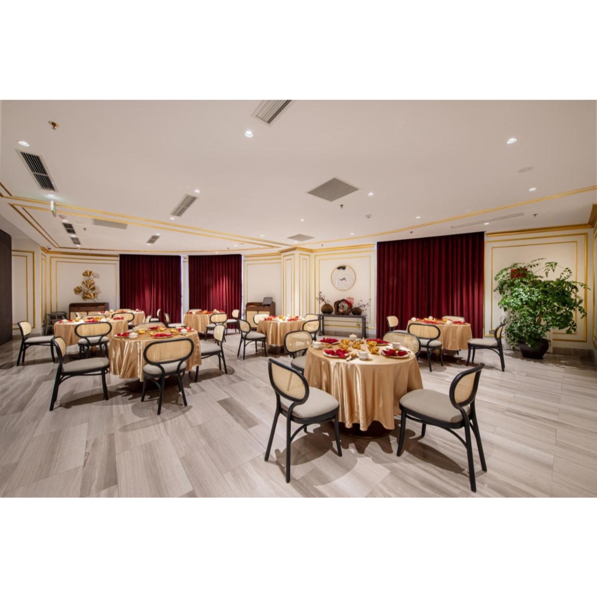 Golden Lake Palace Restaurant
