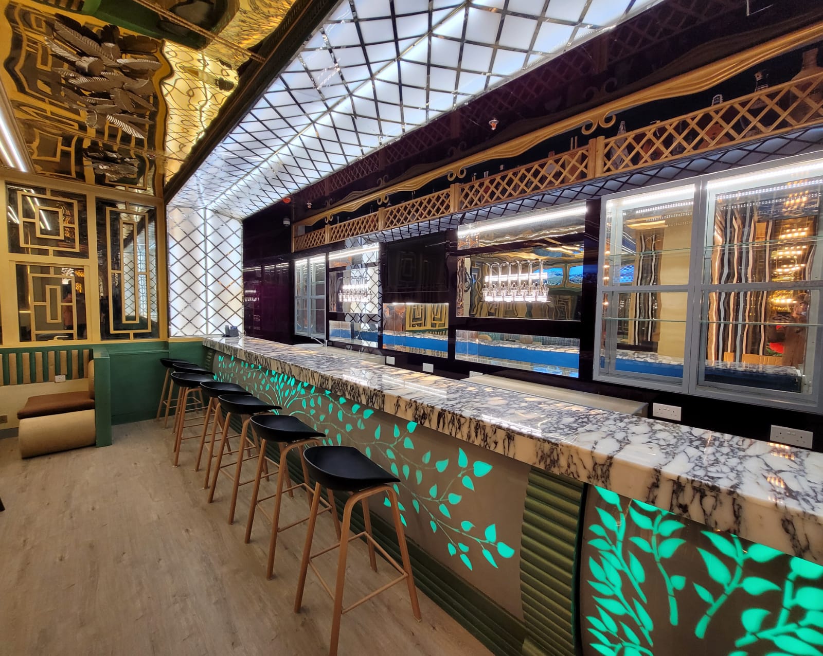 BARONIAL LOUNGE BAR & RESTAURANT