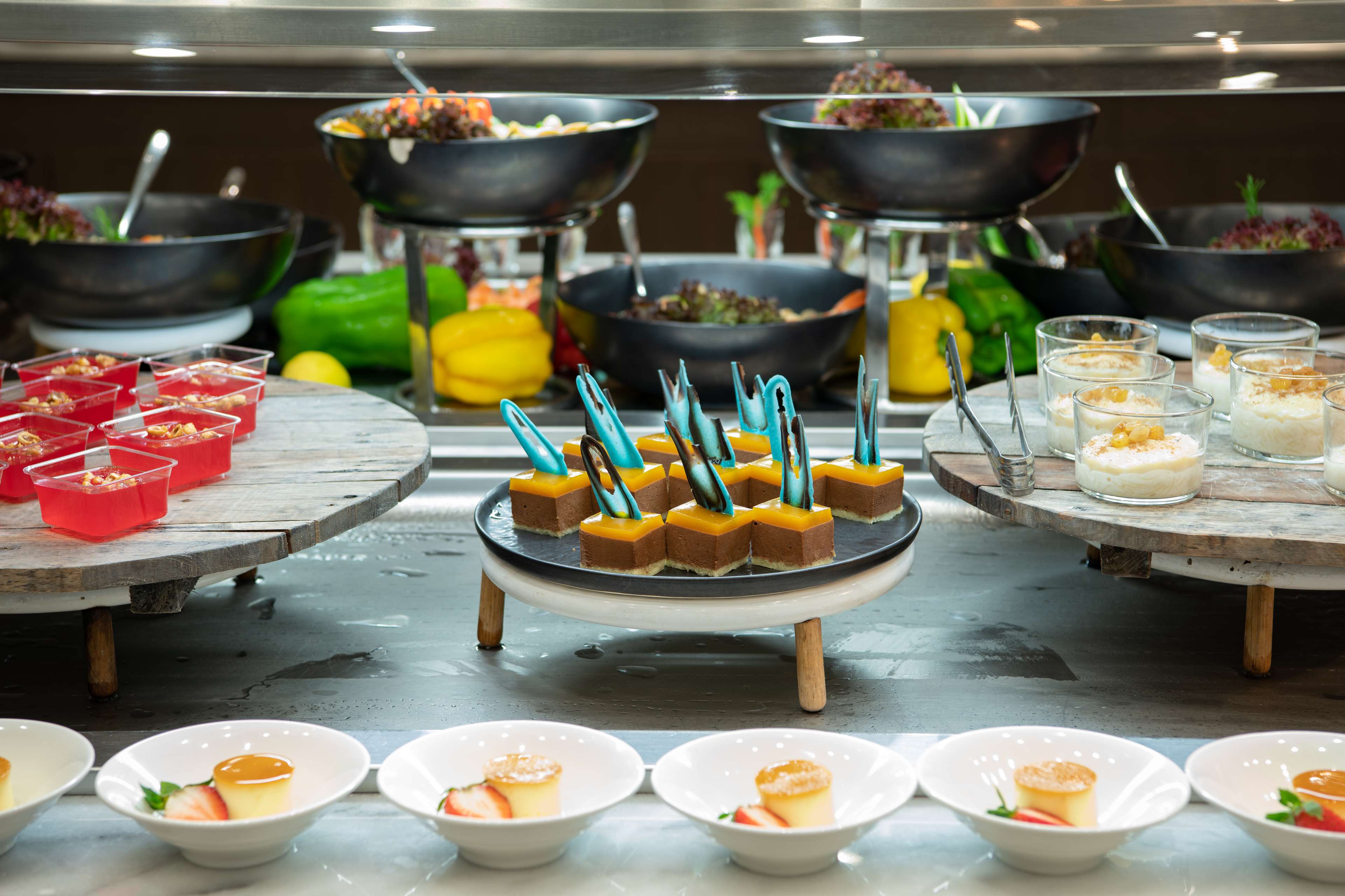 Radisson Blu Hotel, Jeddah Corniche, Jeddah @AED 594 - Radisson Blu ...