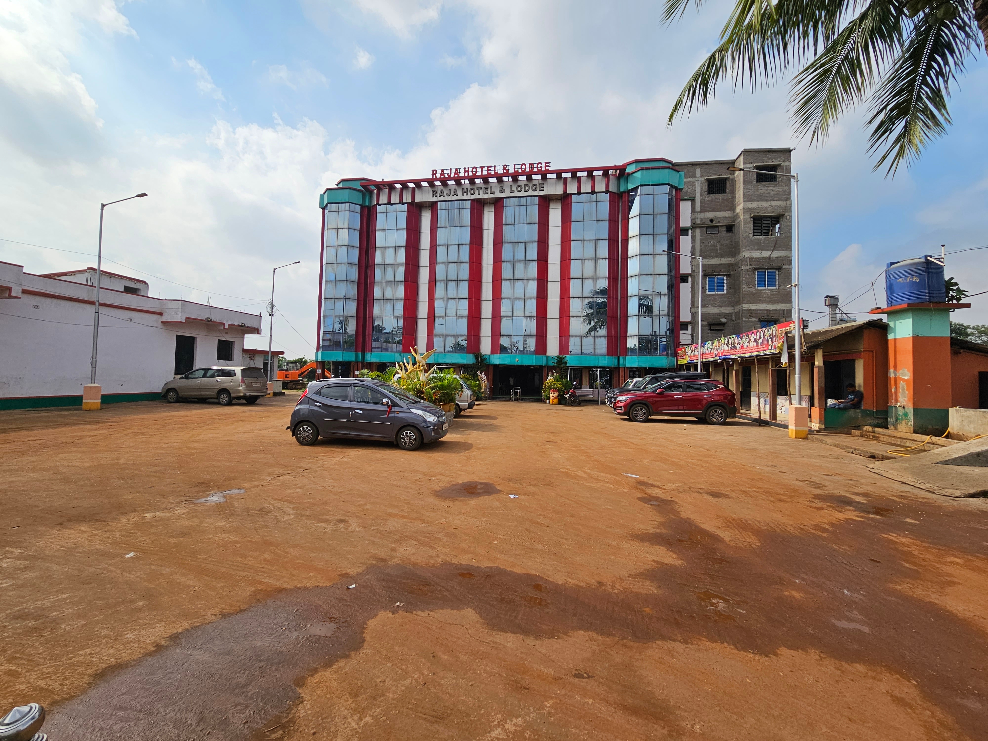 RAJA HOTEL & LODGE 𝗕𝗢𝗢𝗞 Medinipur Hotel