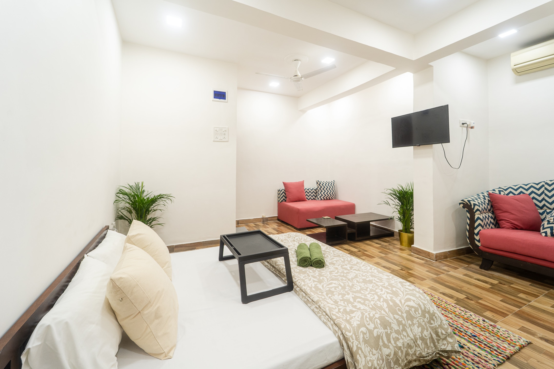 Cozy 1BHK Apt off Carter Rd Bandra W: Rose 3 𝗕𝗢𝗢𝗞 Mumbai Apartment