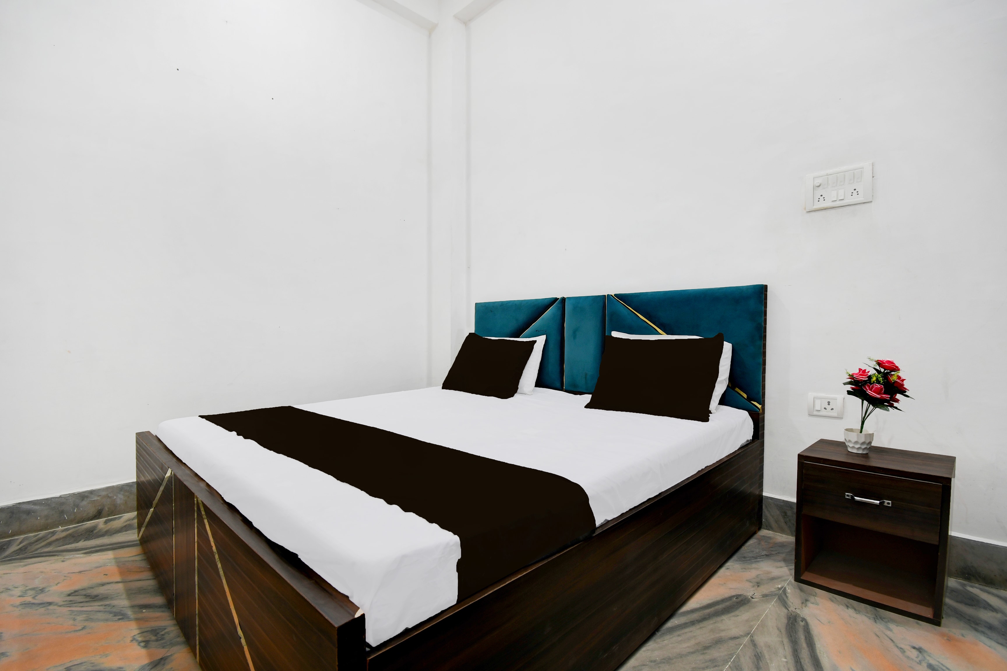 SPOT ON AP Hotel 𝗕𝗢𝗢𝗞 Etawah Hotel