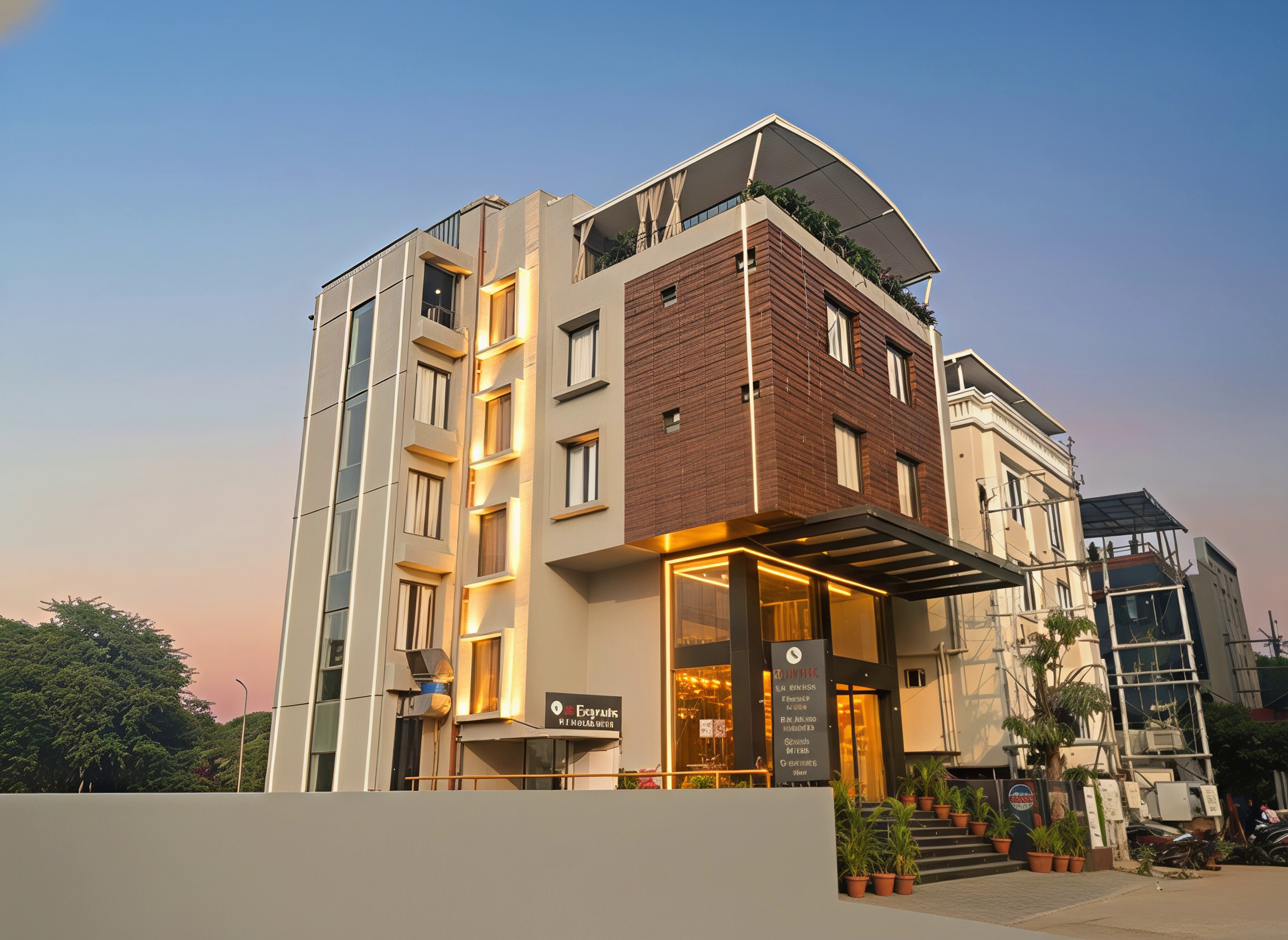 M Square Express 𝗕𝗢𝗢𝗞 Indore Hotel