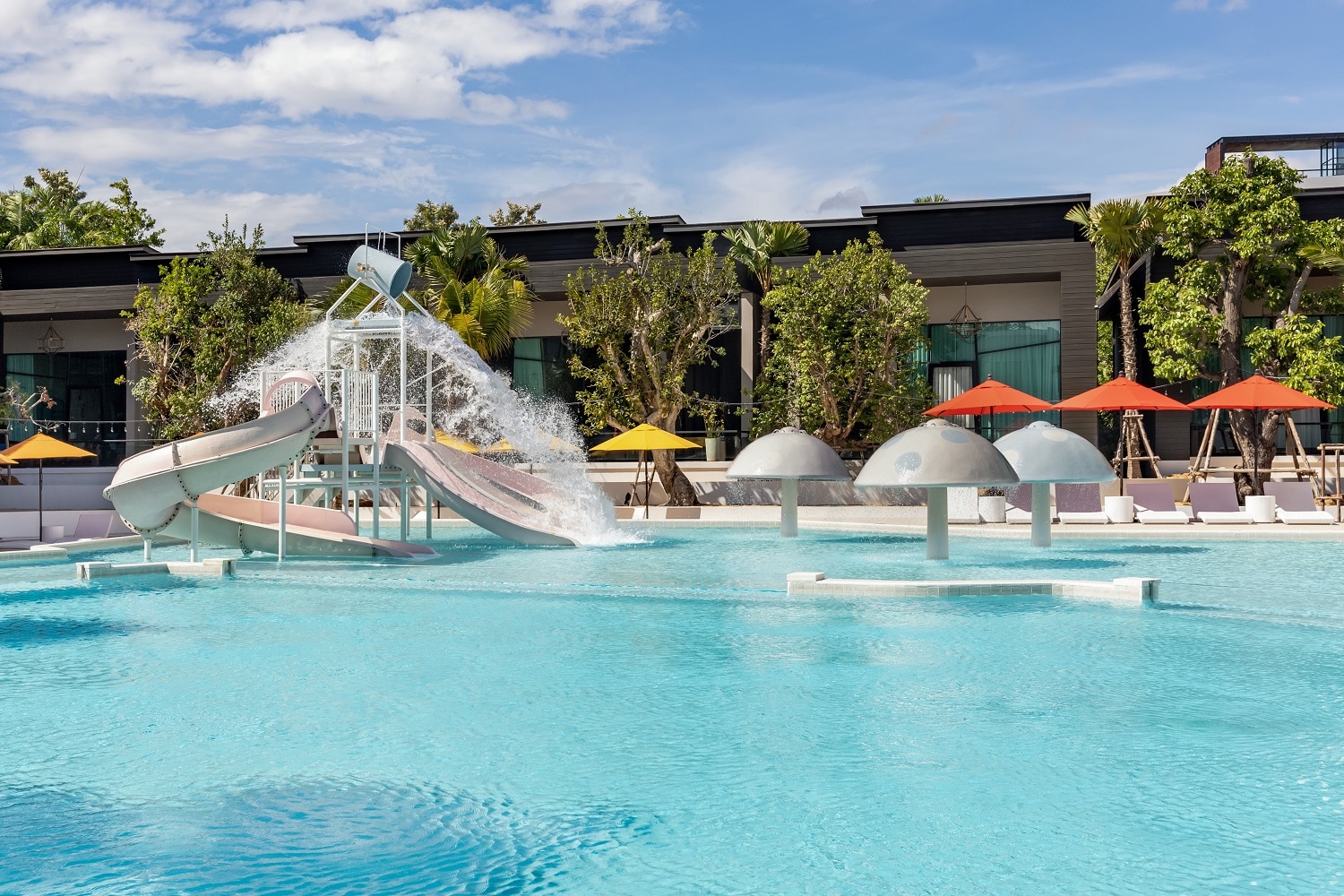 Castaway Cafe and Pool Bar