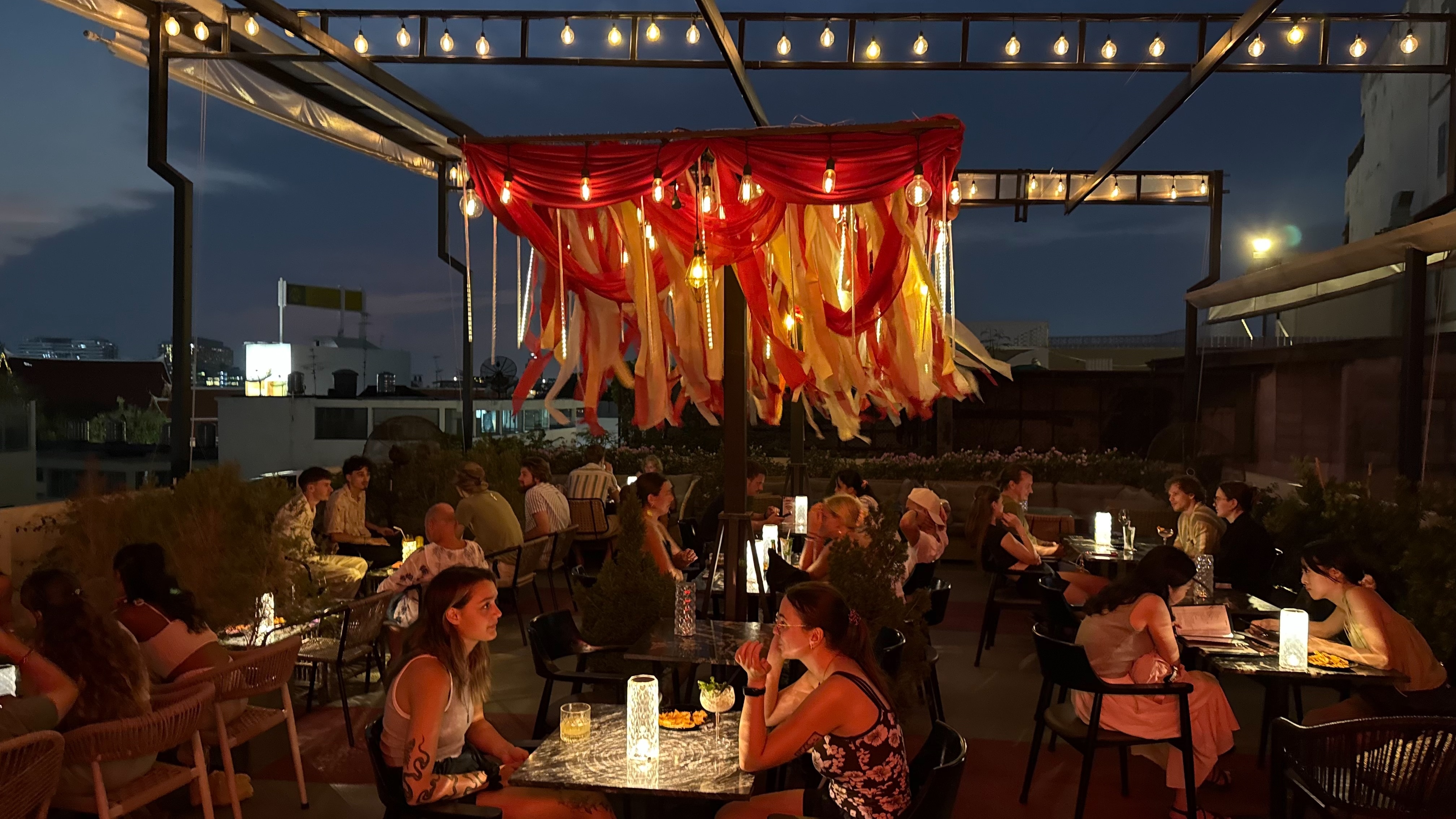 Sanay Rooftop Bar Khaosan