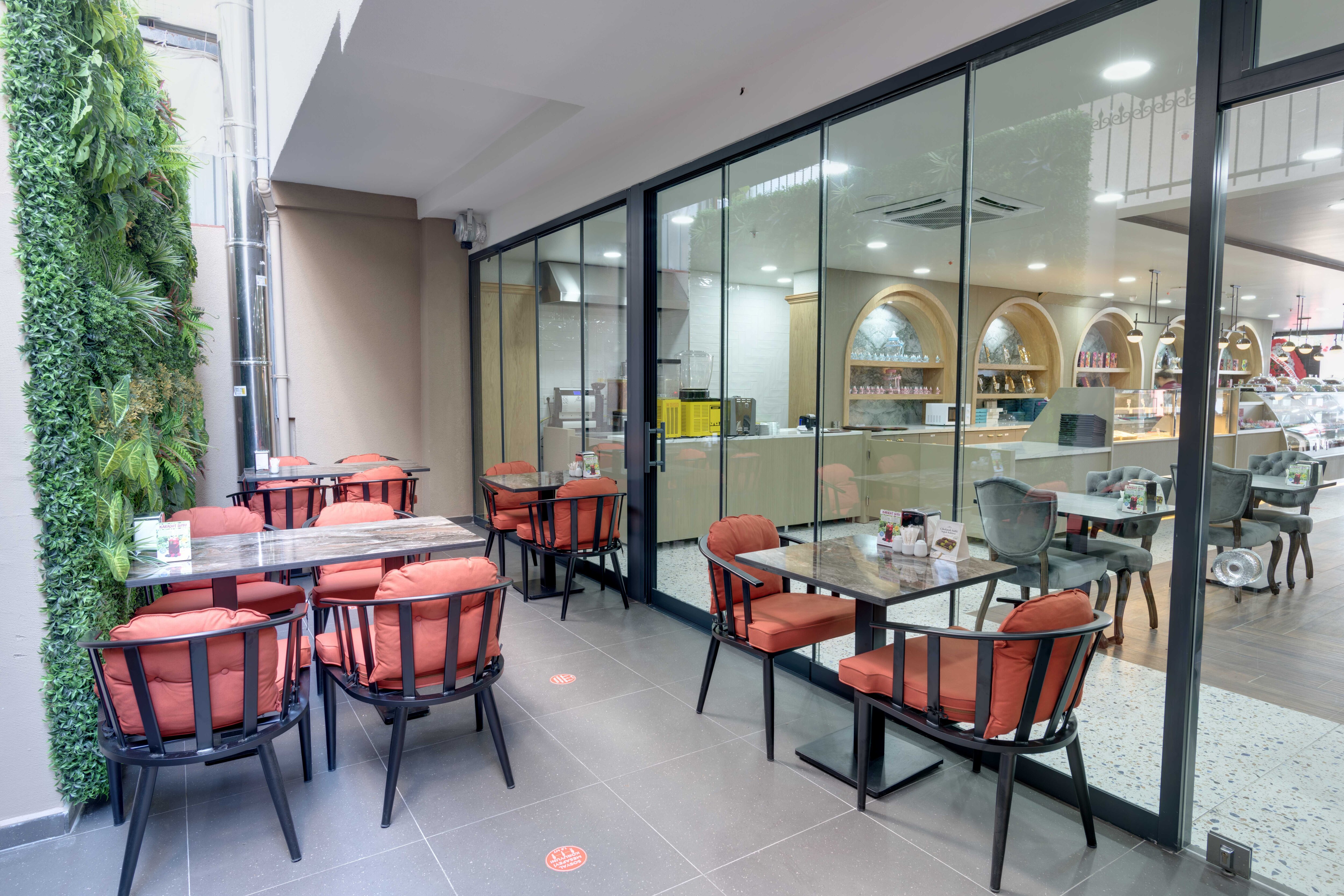 MAIN RESTAURANT