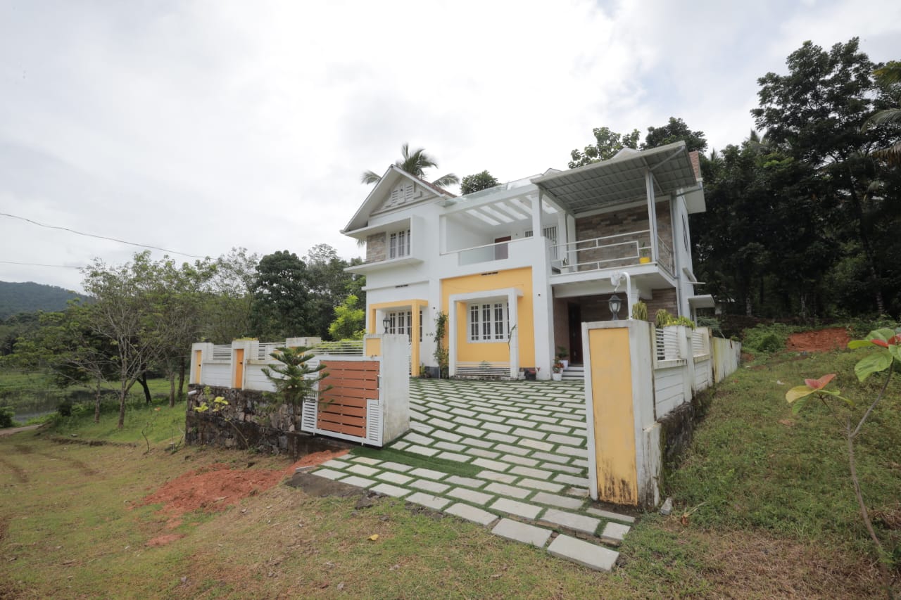 Lake N Hill Home stay 𝗕𝗢𝗢𝗞 Thrissur Homestay