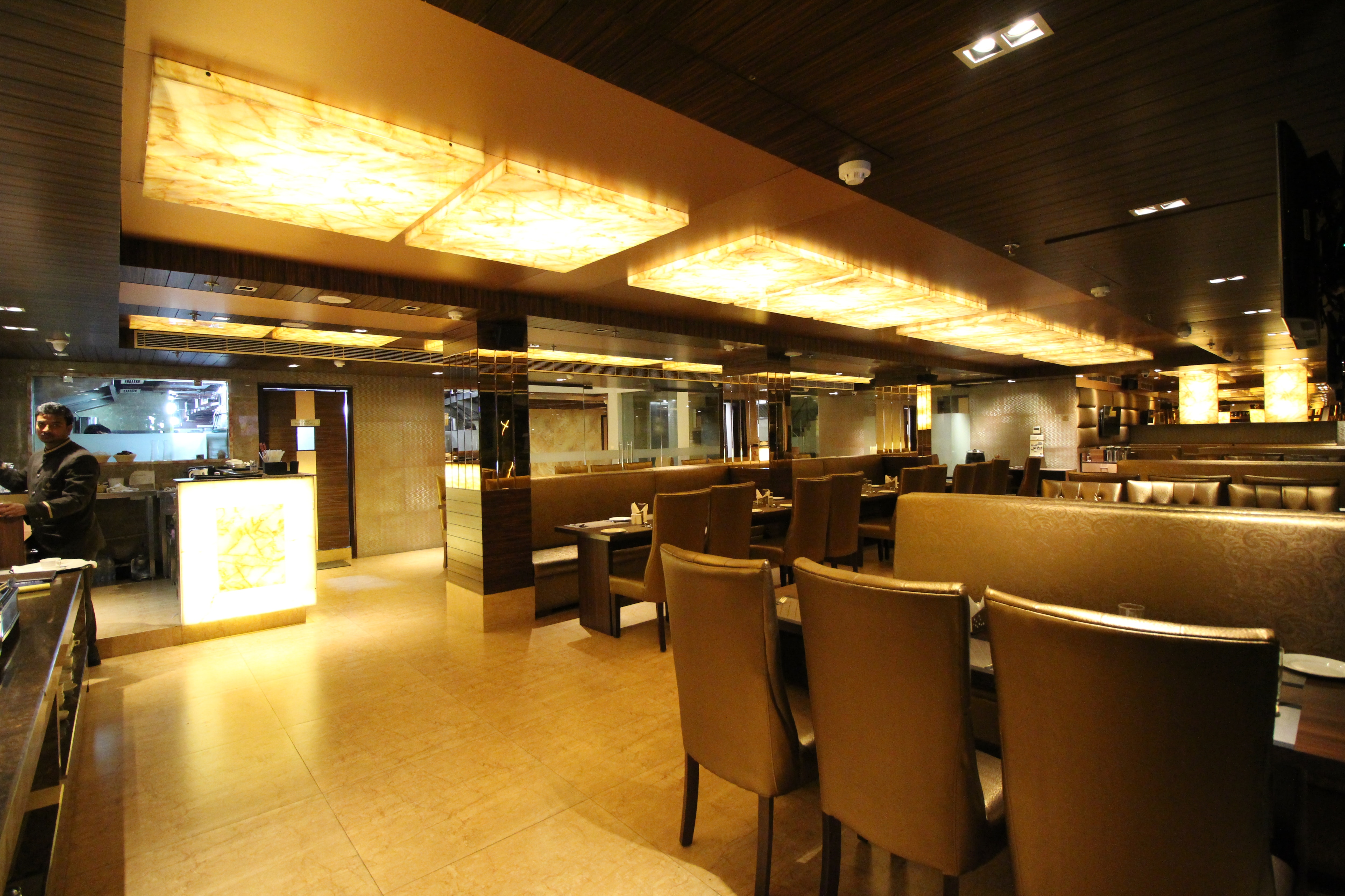 GOLDEN RESTRO BAR