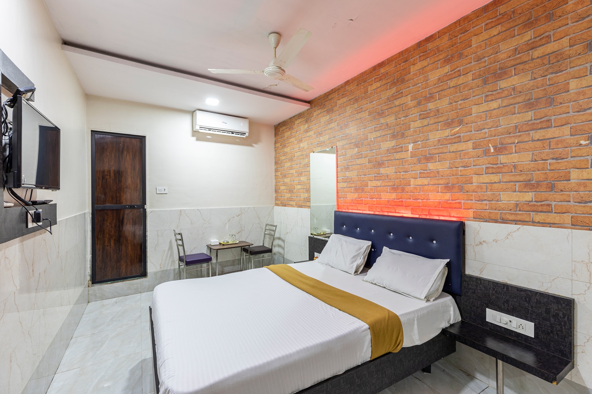 Hotel Amrapali Loading & Boarding 𝗕𝗢𝗢𝗞 Mira Bhayandar Hotel