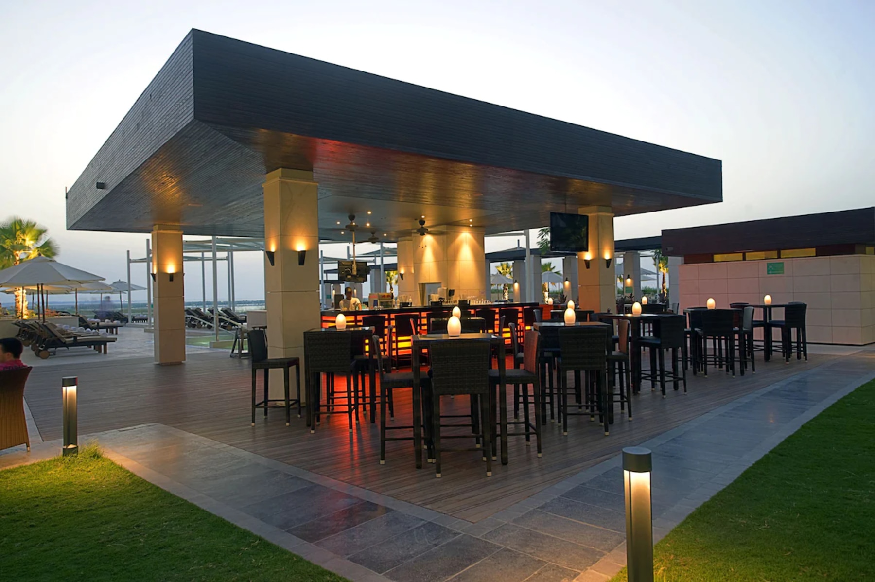Sundowner Pool Bar