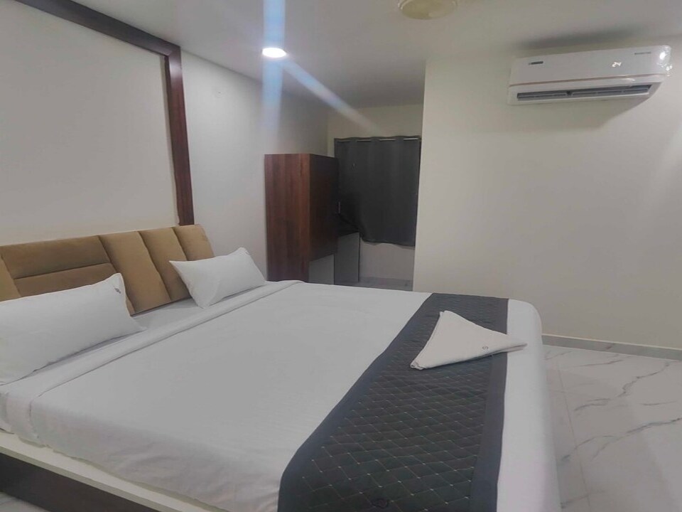 Out R Inn HOTEL O Hotel R INN 𝗕𝗢𝗢𝗞 Hyderabad Hotel