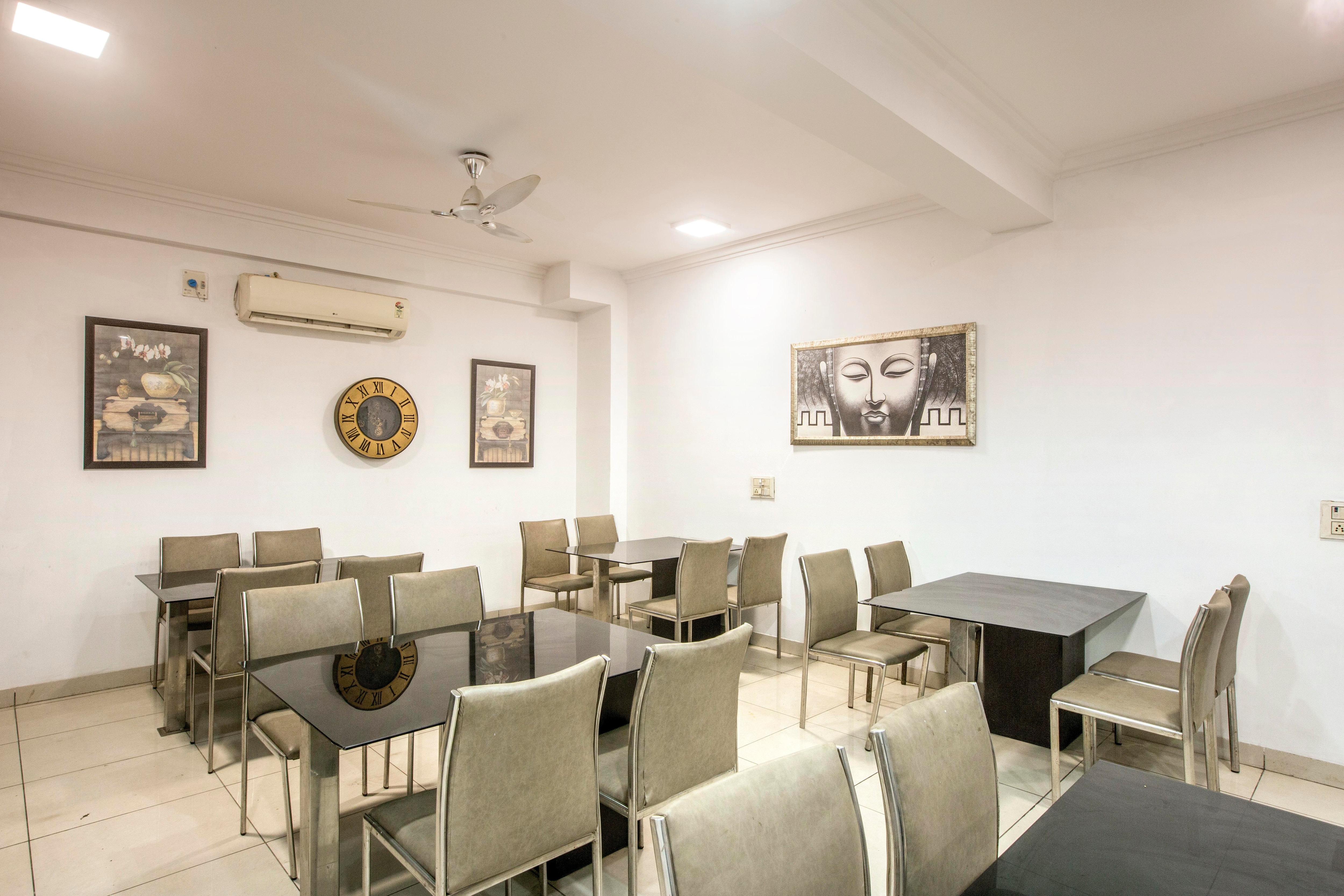 Hotel Emerald Restaurant