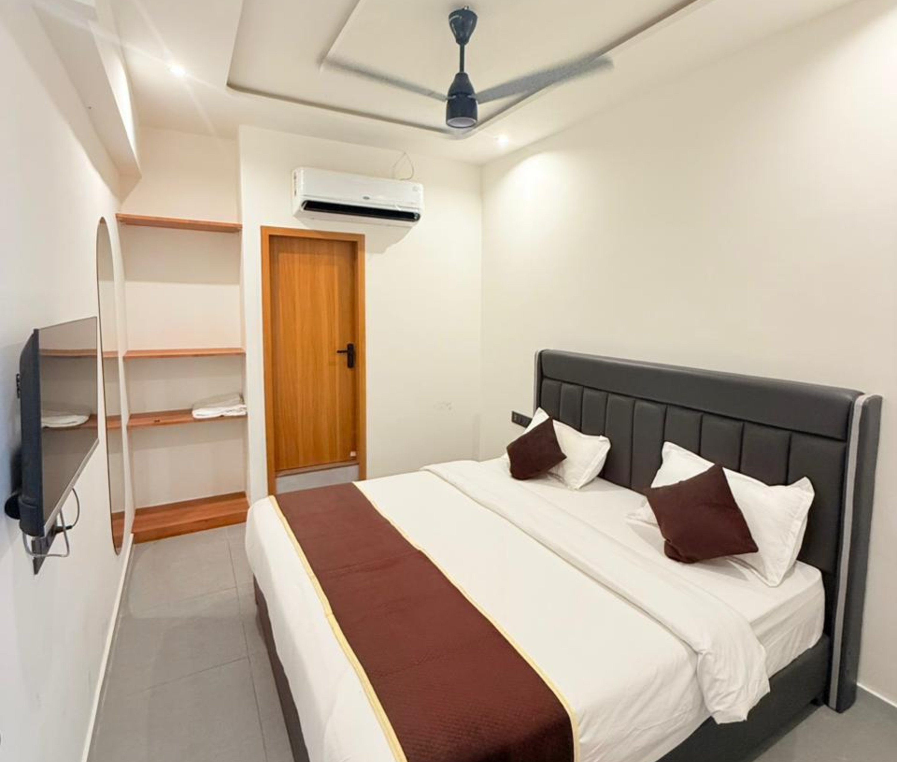 Hotel Alexa 𝗕𝗢𝗢𝗞 Rajkot Hotel