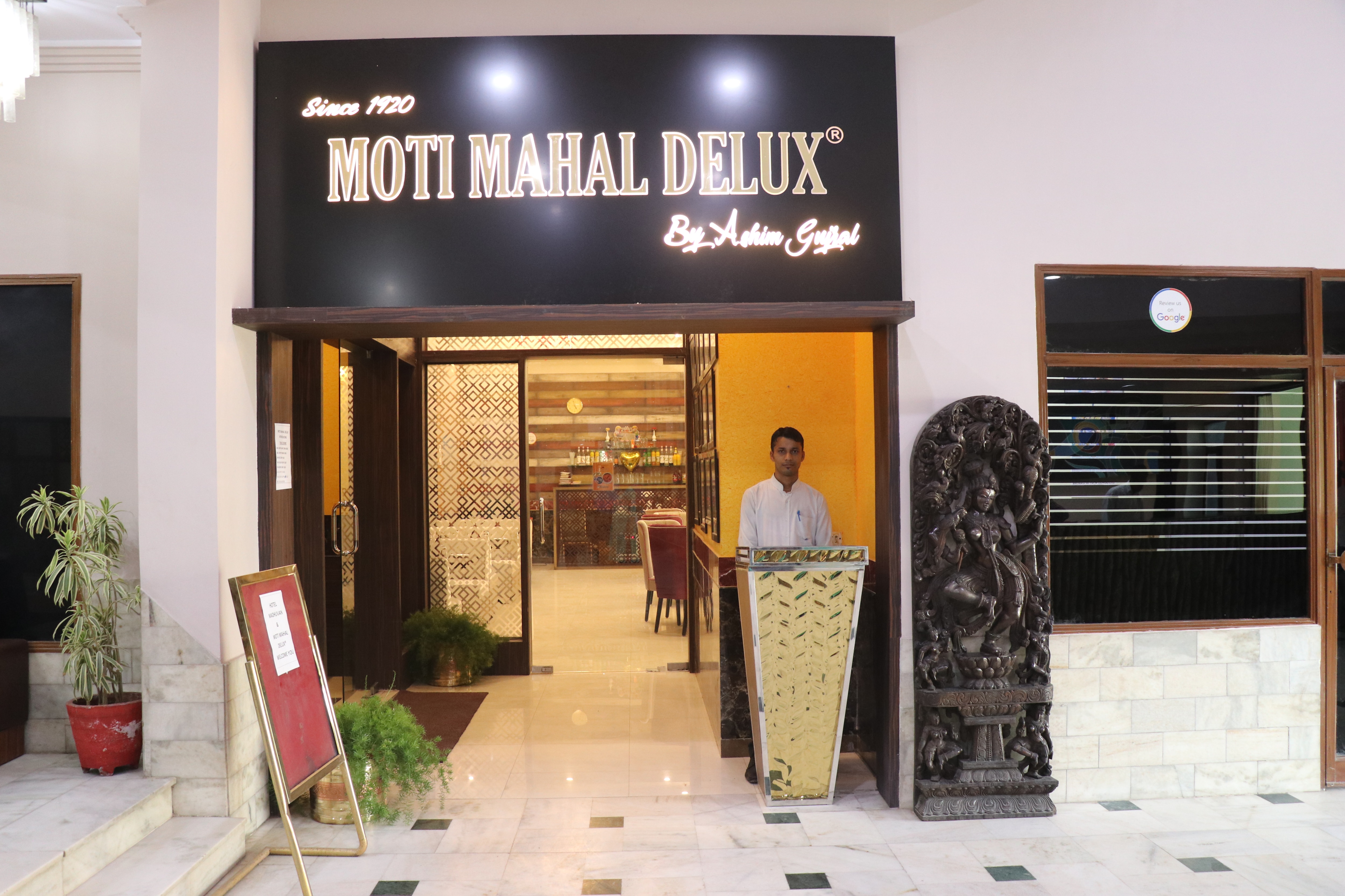 Moti Mehel Deluxe