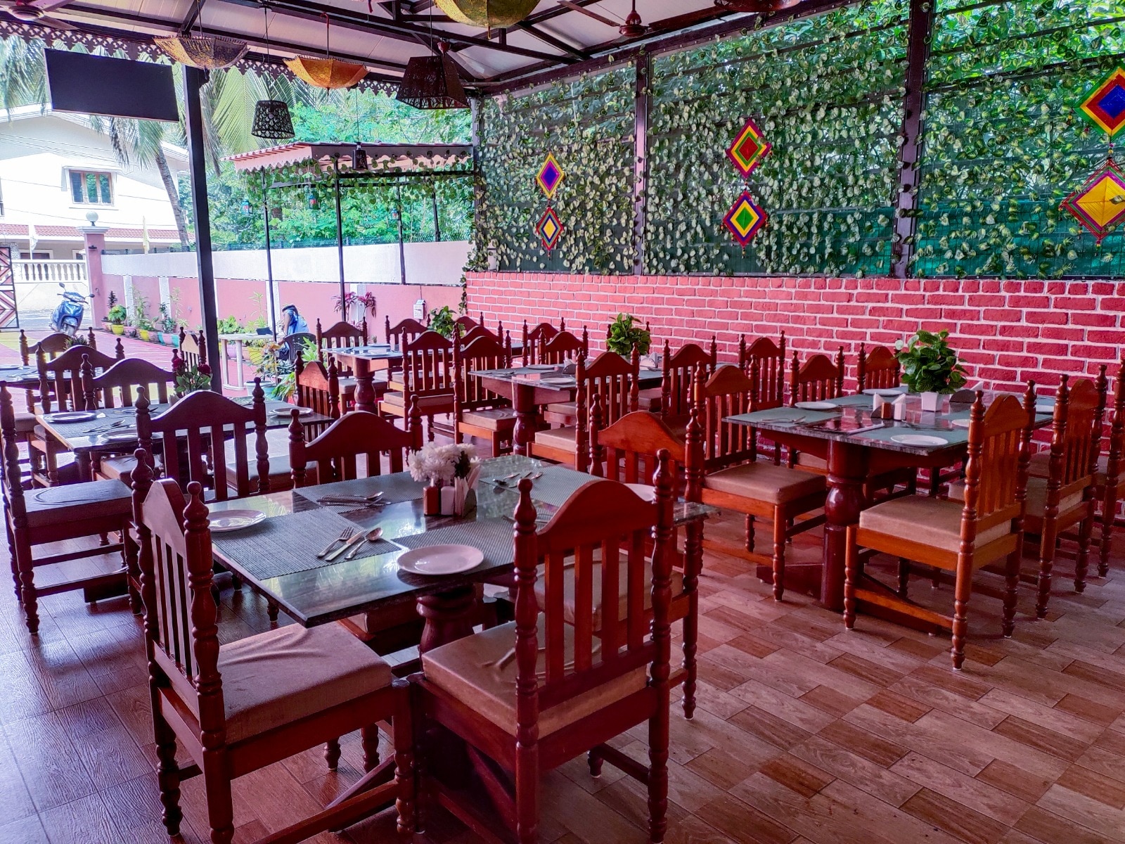 CLOVE KITCHEN & BAR