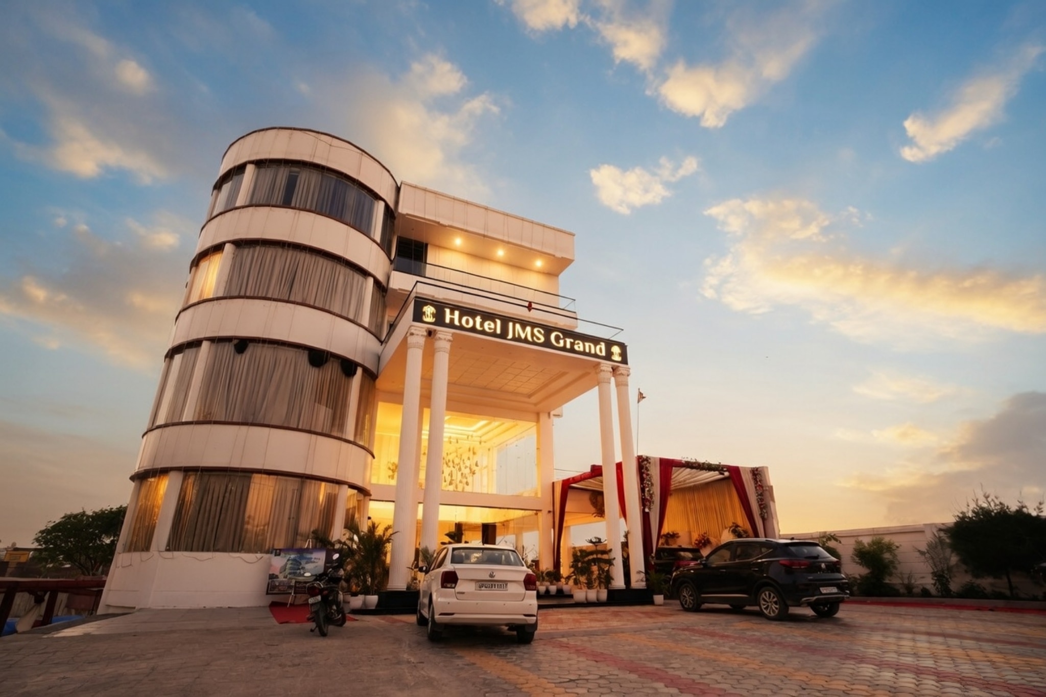 JMS Grand Hotel 𝗕𝗢𝗢𝗞 Jaunpur Hotel