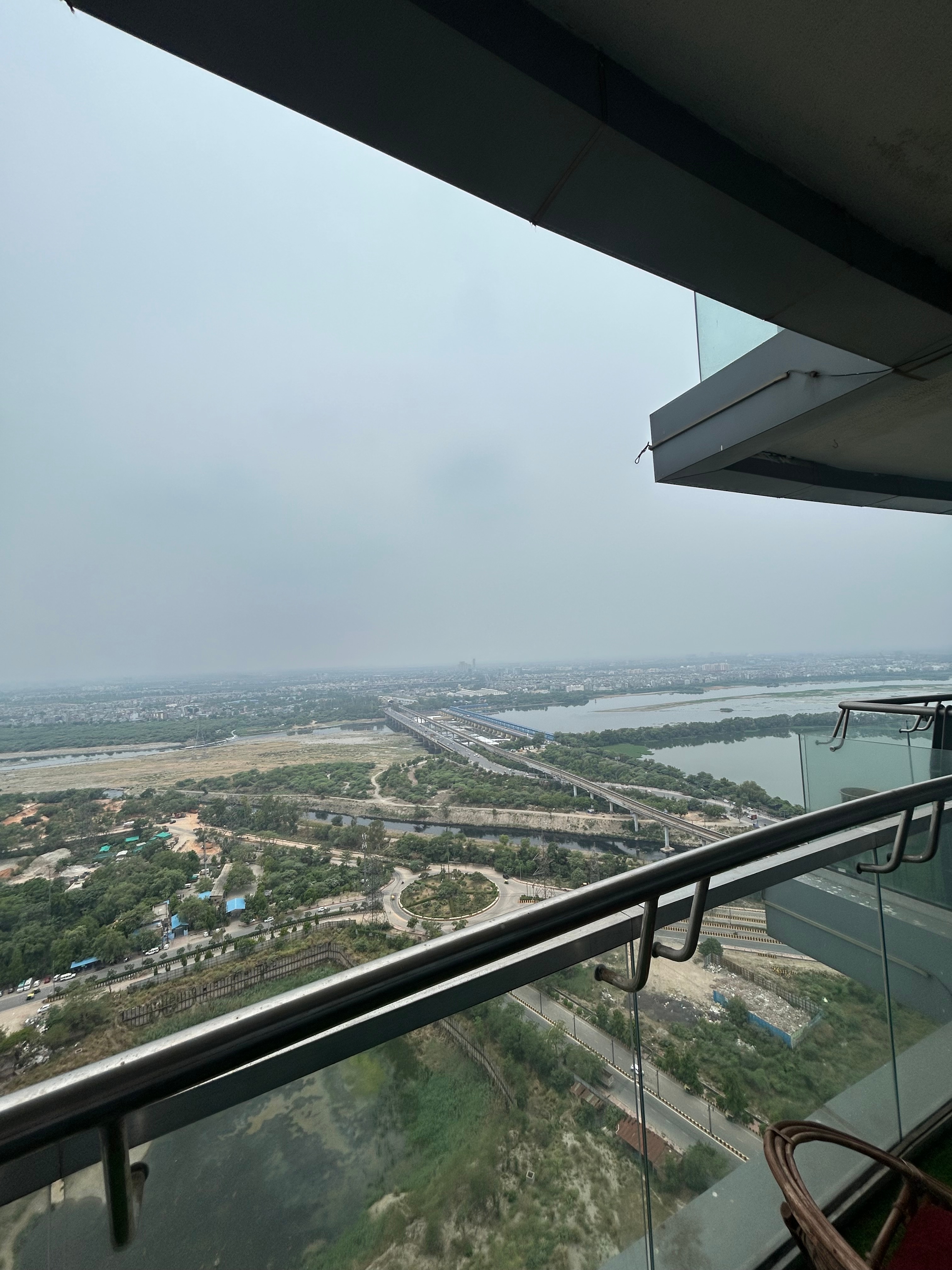 SS Studios 𝗕𝗢𝗢𝗞 Noida Apartment