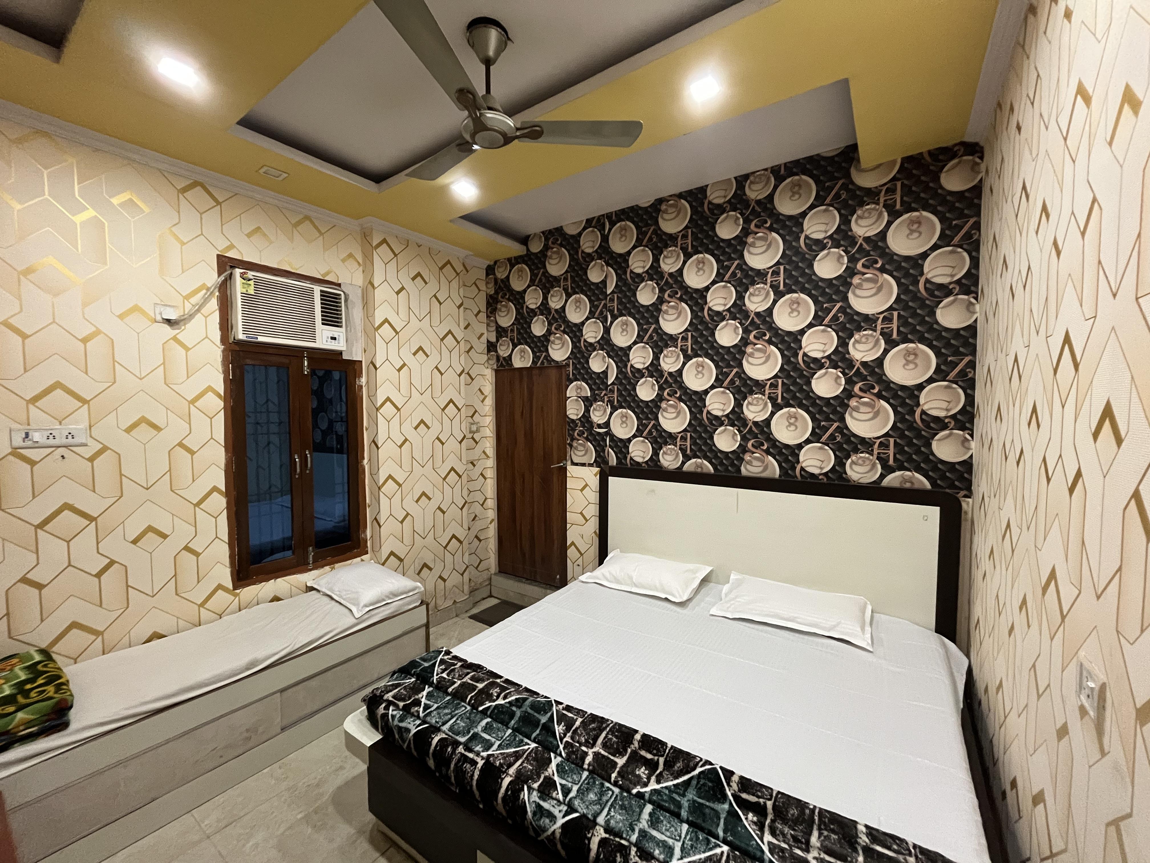 Shree Balaji Guest house 𝗕𝗢𝗢𝗞 Varanasi Homestay