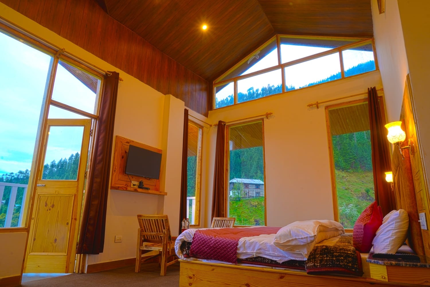 The Urban Retreat 𝗕𝗢𝗢𝗞 Manali Hotel