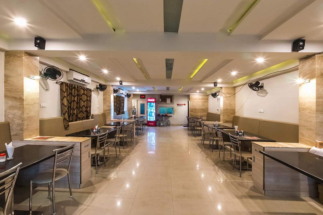 Ganapathi Pure Veg AC Restuarant