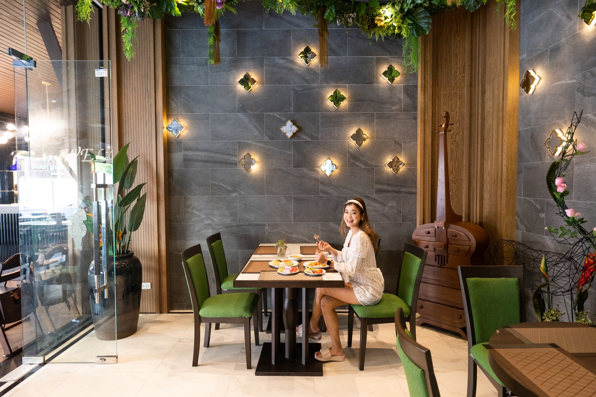 Apirom Restaurant