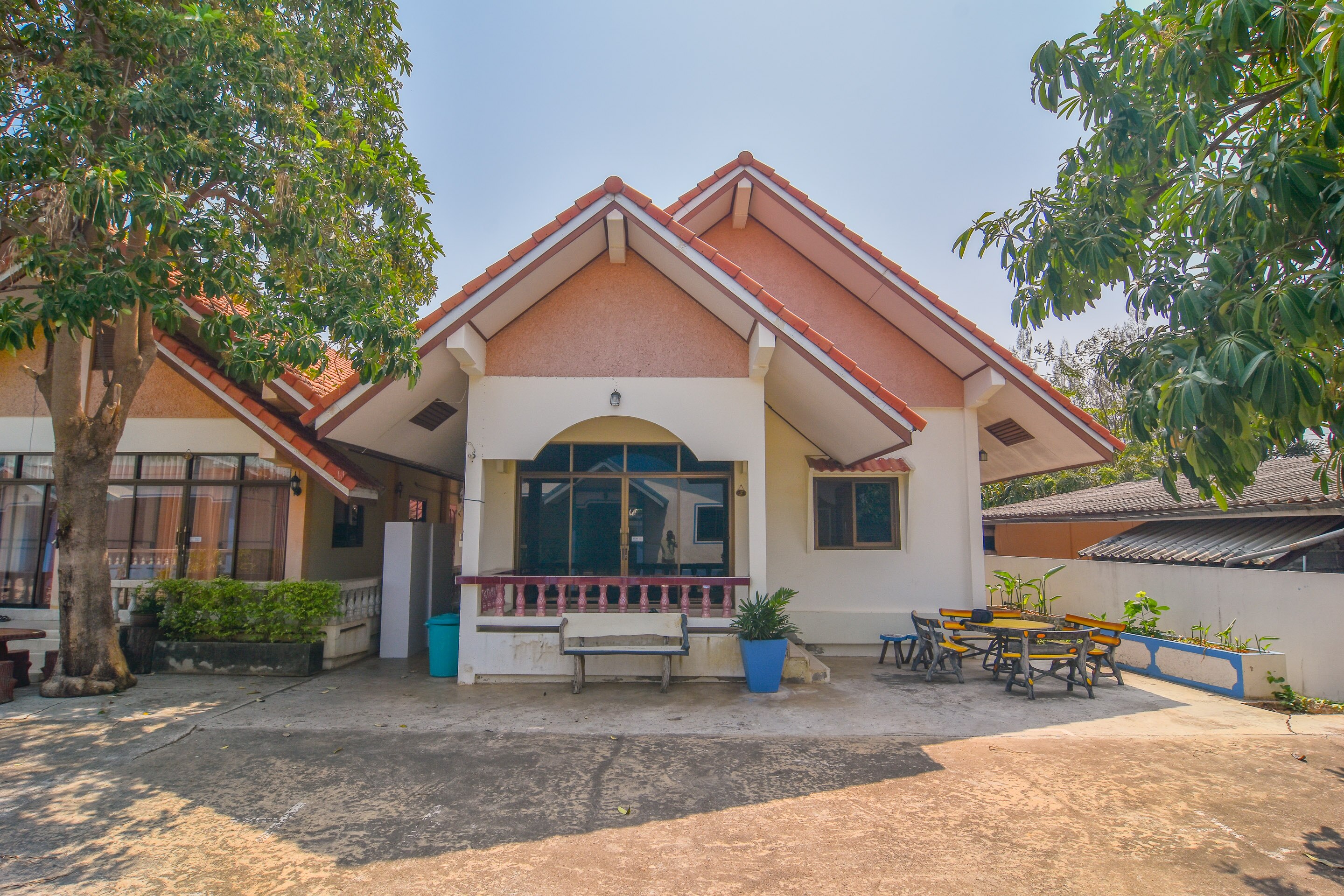OYO 570 Seaside Hua Hin Hotel Hua Hin - Reviews, Photos & Offers