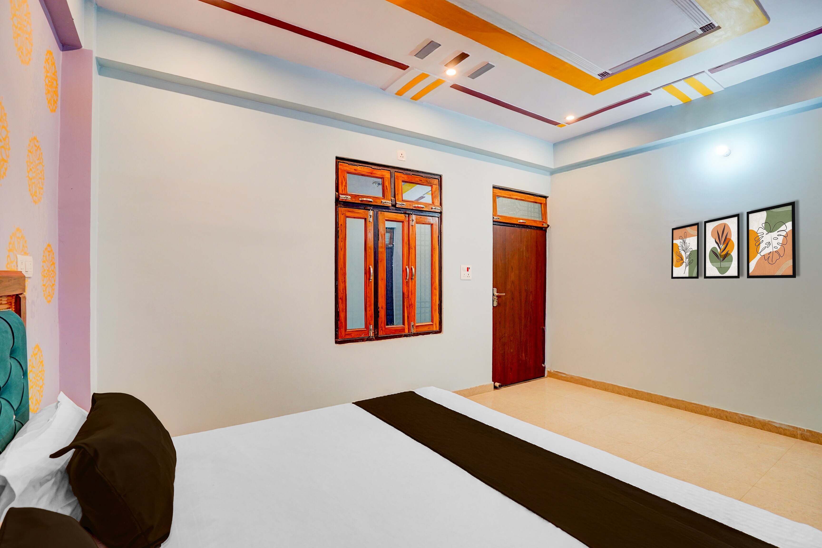 SPOT ON Anshika Guest House & Lodge Restaurant