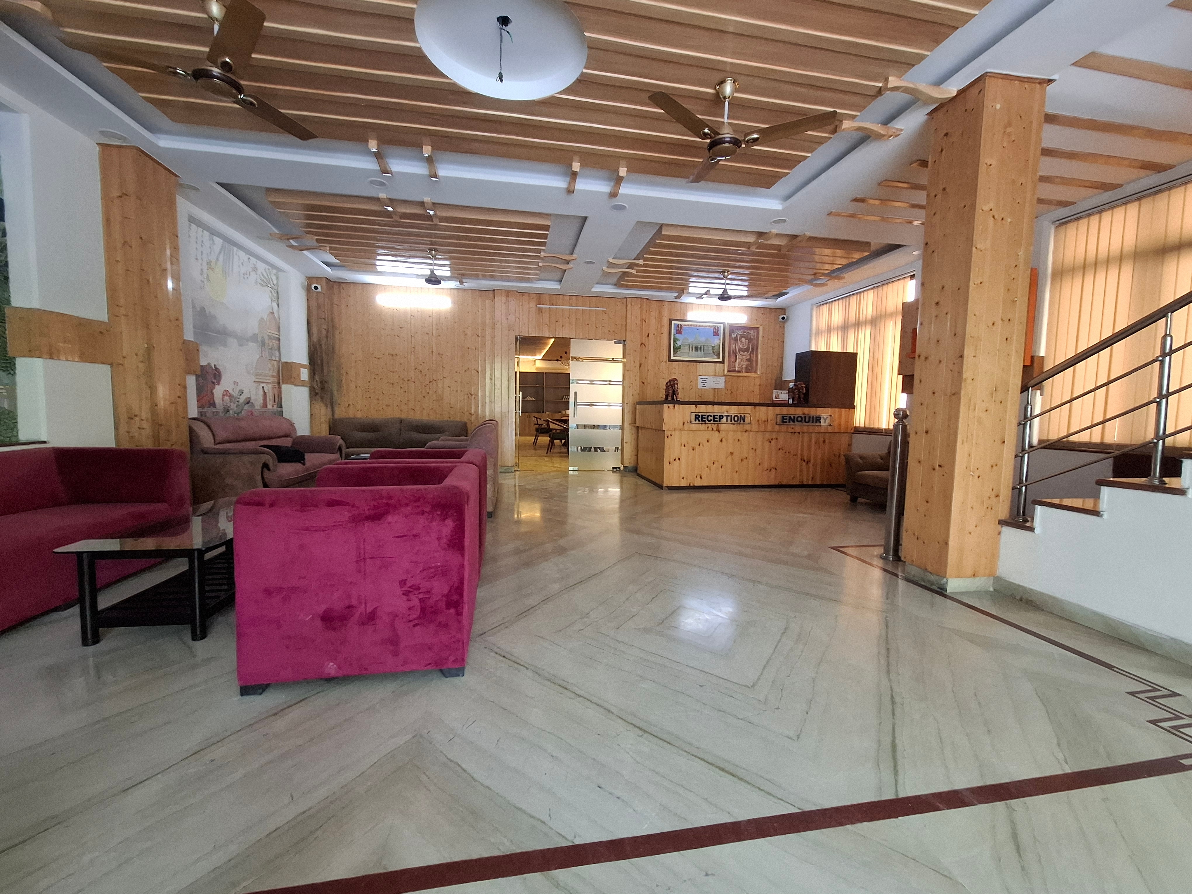 PARWATI INN 𝗕𝗢𝗢𝗞 Haldwani Hotel