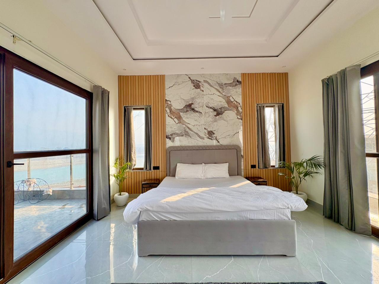 Photo inspiration: Picture Idea: River Luxe Penthouse By Ganga Blessing 𝗕𝗢𝗢𝗞 Rishikesh Apartment