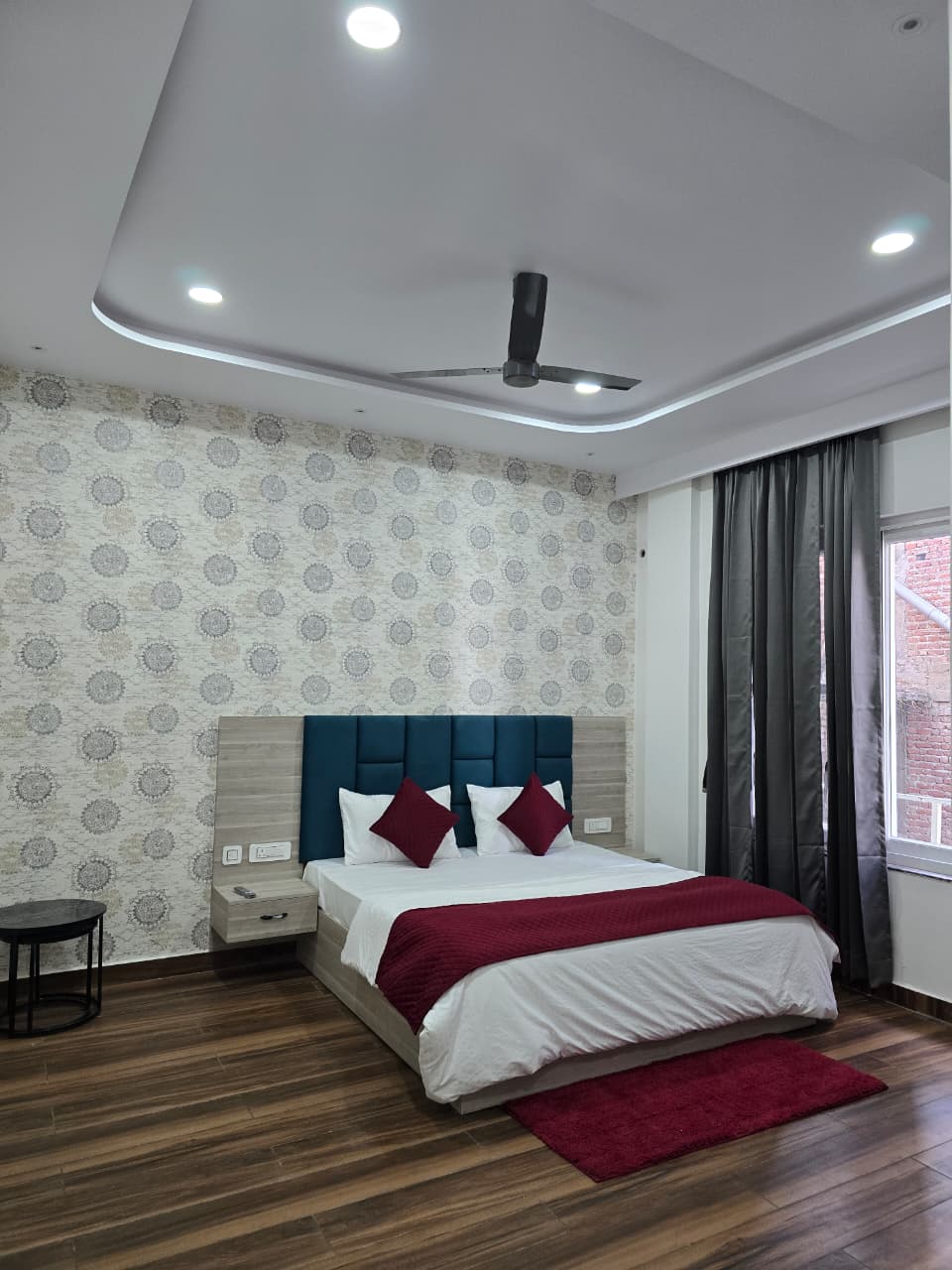 MAHALAXMI LAKE PALACE INN