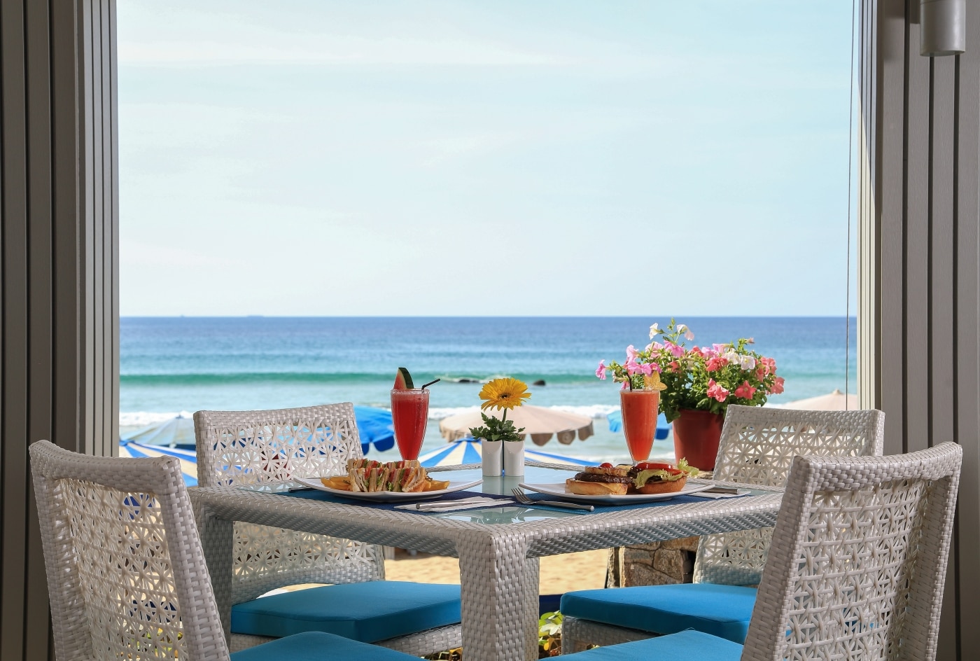 At Beach Bar & Restaurant