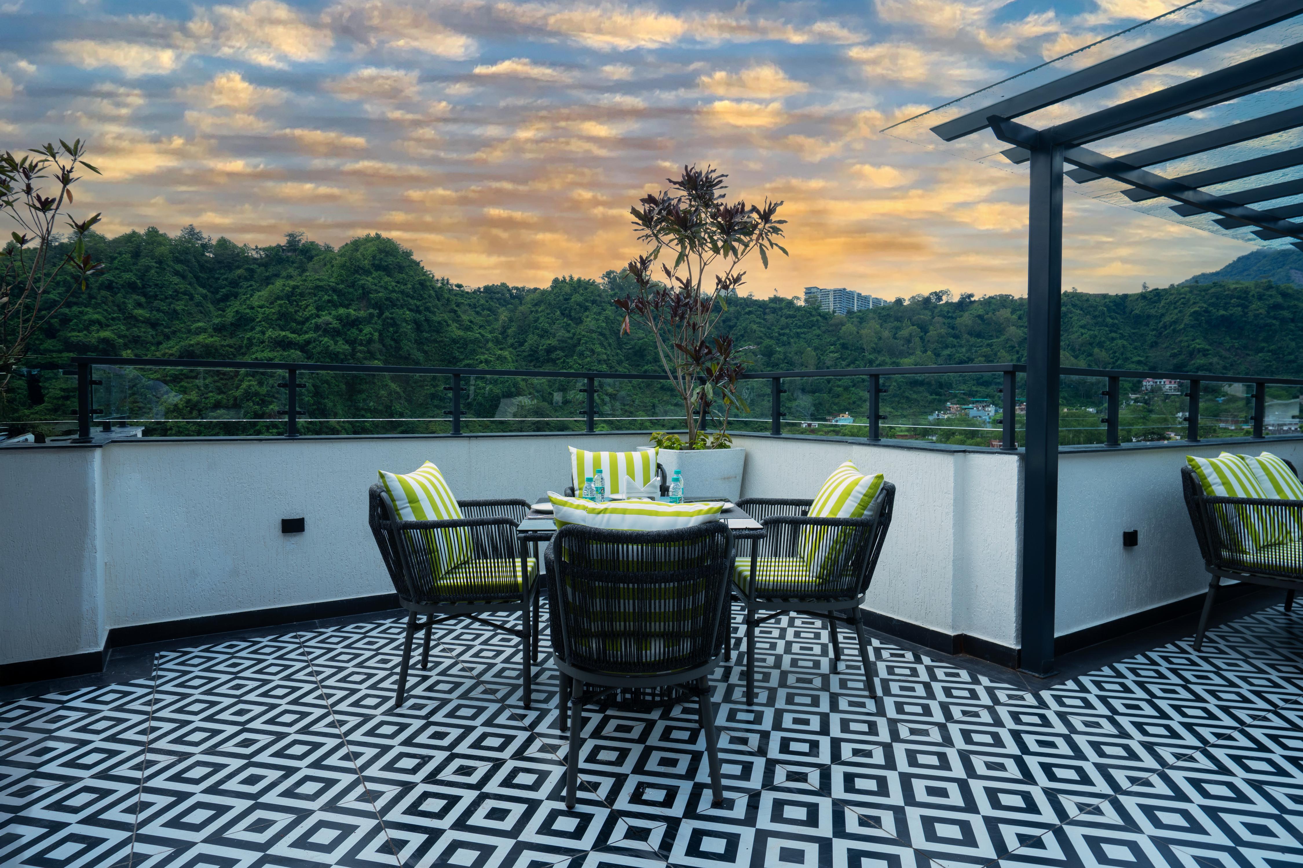 Sky Lounge