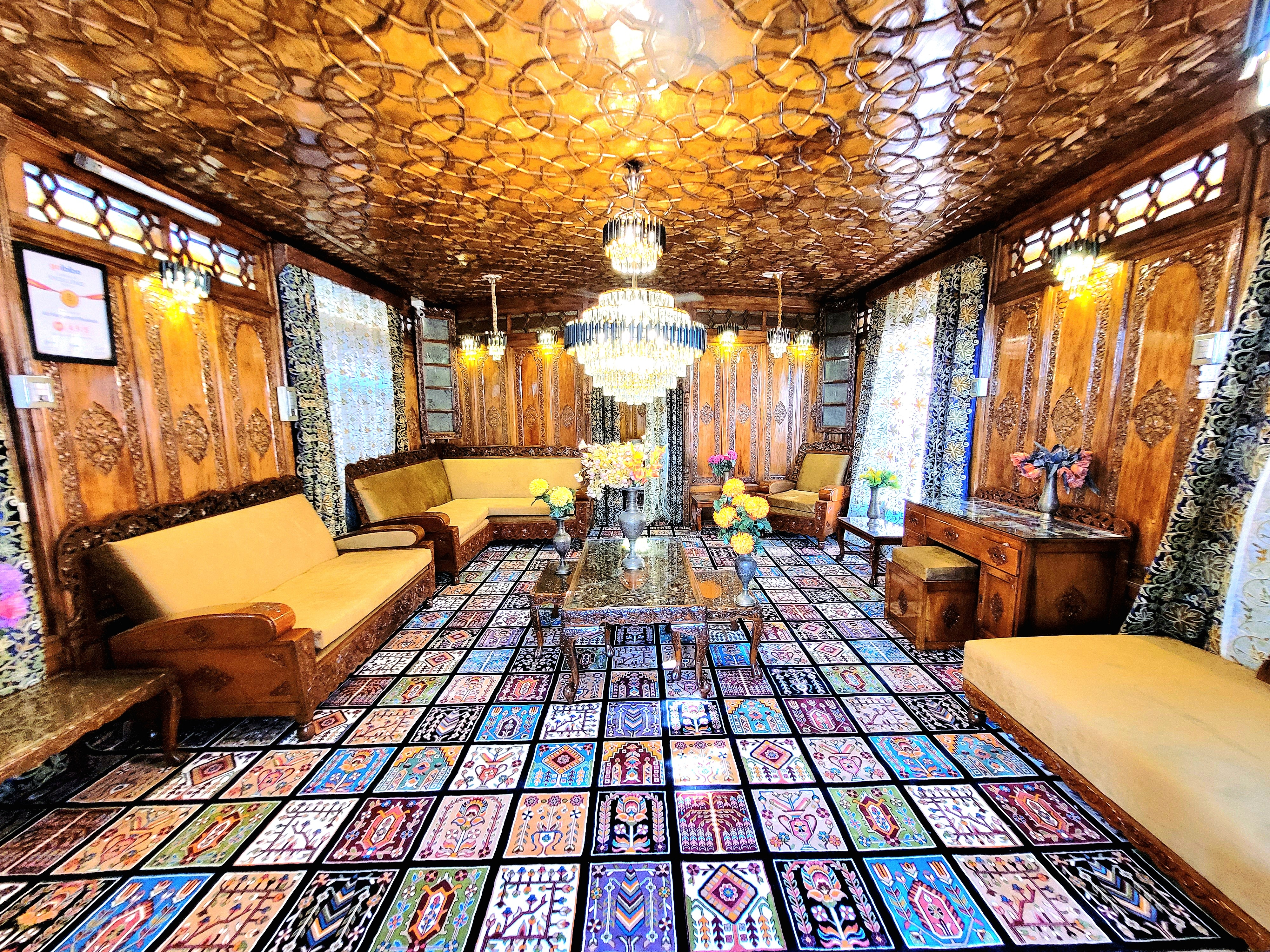 Aziz Palace Group of Houseboats | Hot & Cold AC 𝗕𝗢𝗢𝗞 Srinagar