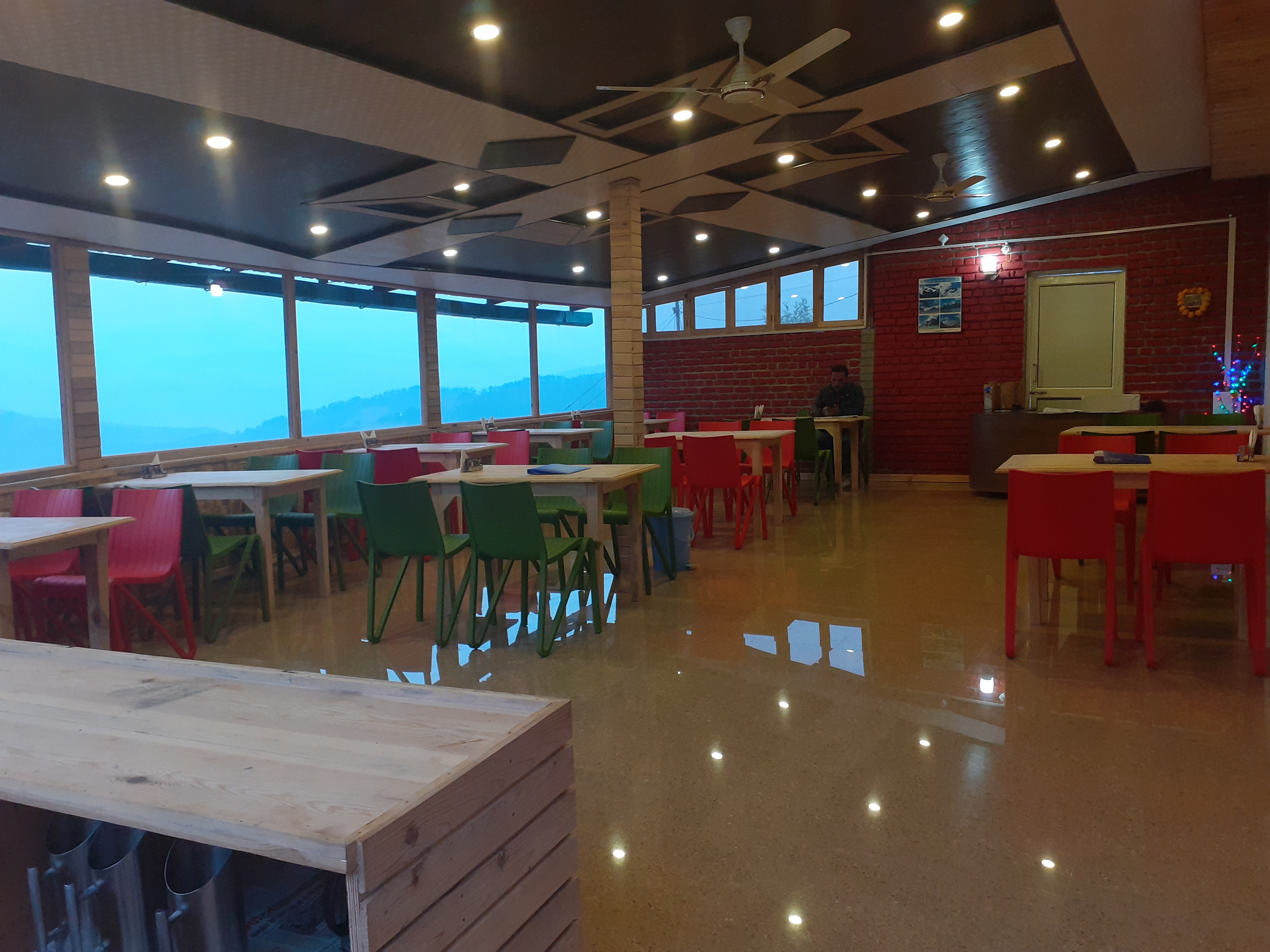 HOTEL SUMIT RESTAURENT