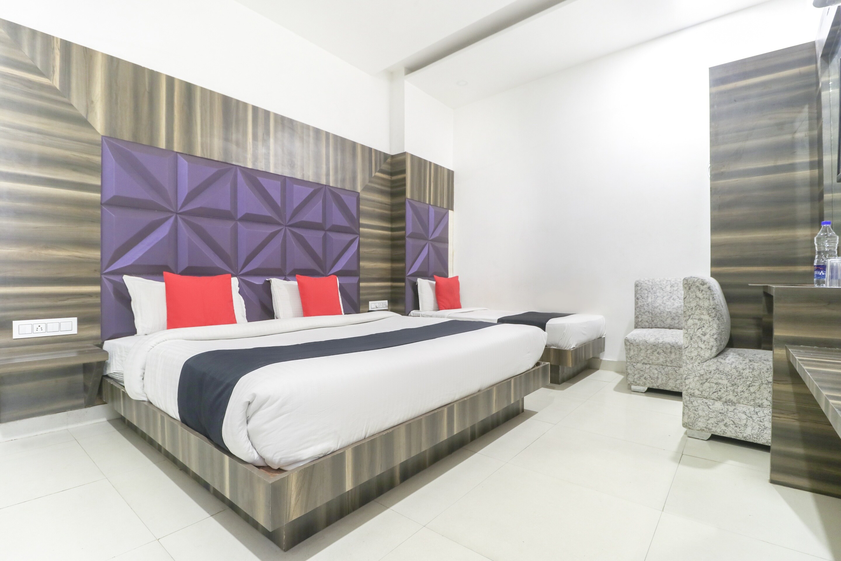 OYO 77326 Hotel Royal View