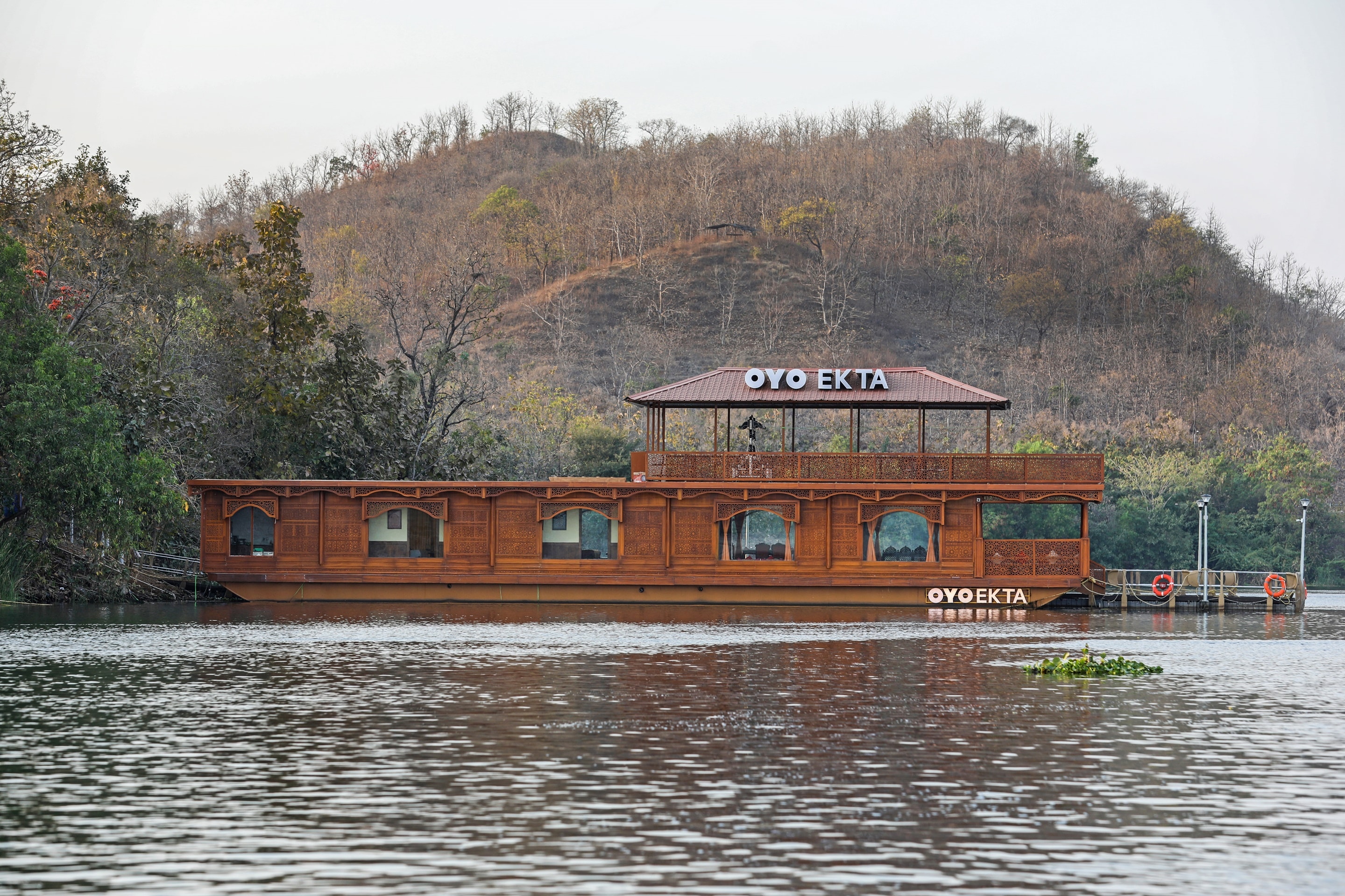 OYO 82454 Kevadia HouseBoat - Restaurant