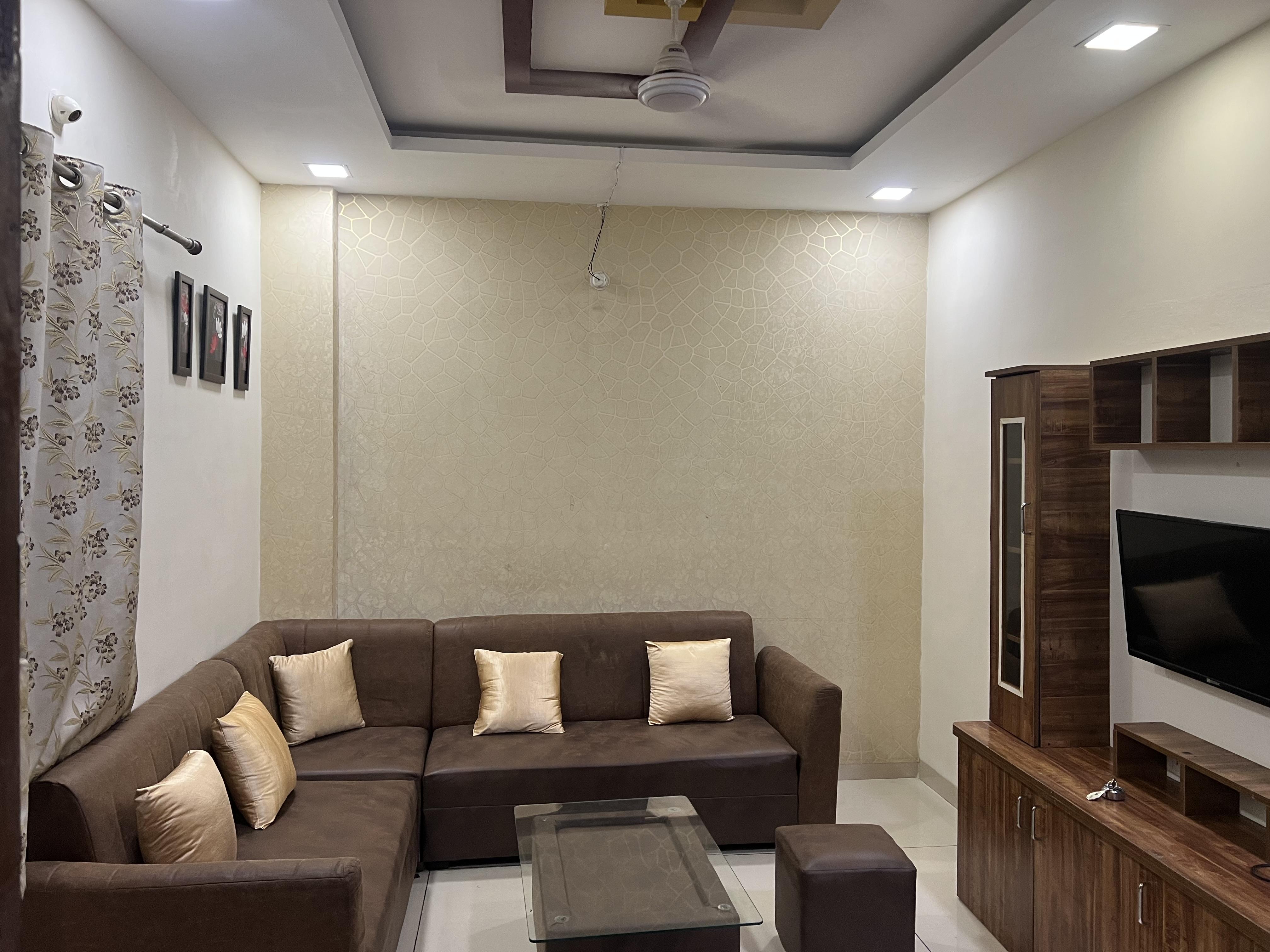 Comfortable 2BHK Flat in Indore 𝗕𝗢𝗢𝗞 Indore Apartment