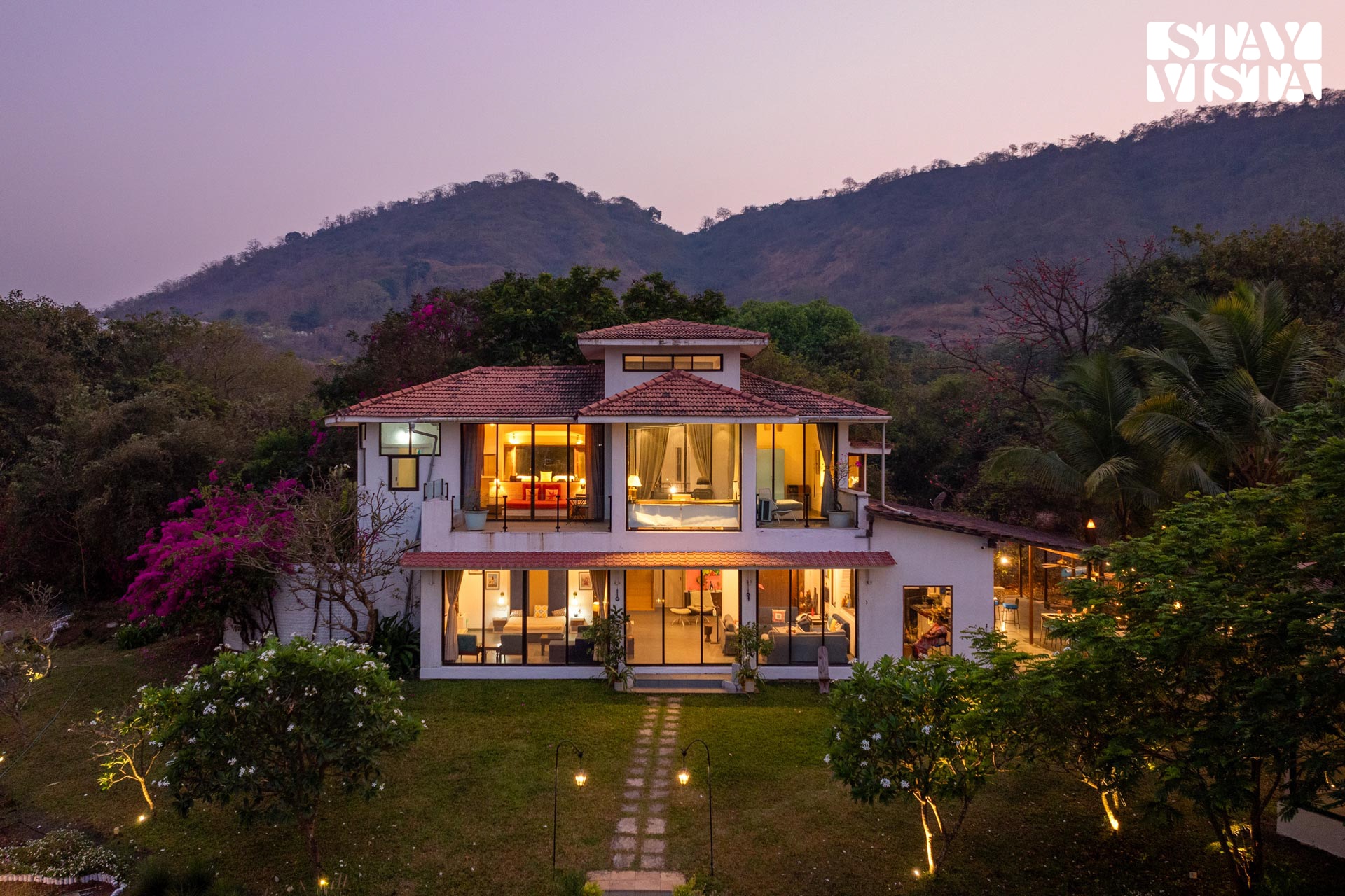 StayVista | 4 BHK House Below The Hill - Tap to explore photos