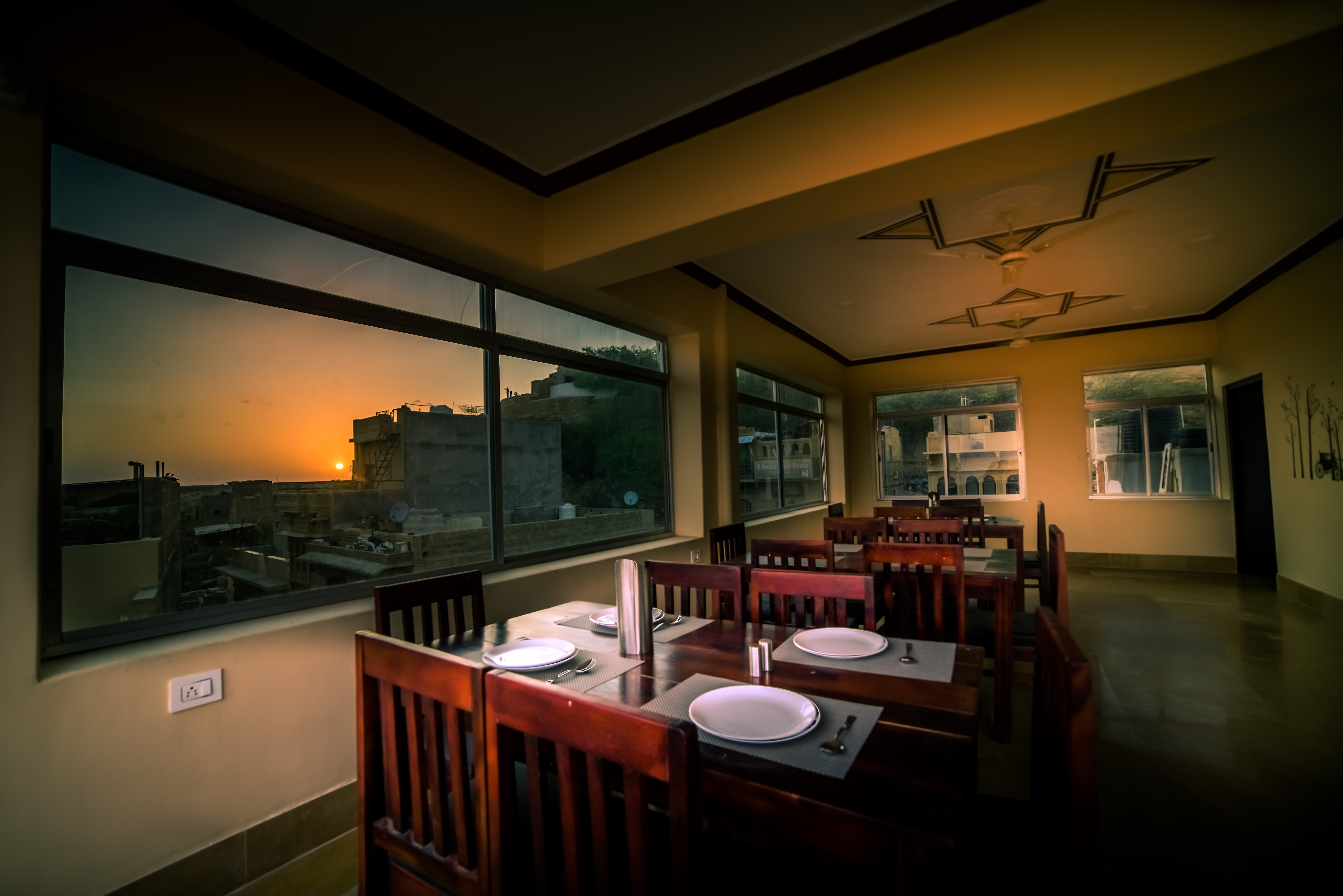 Amar Restaurant & Cafe