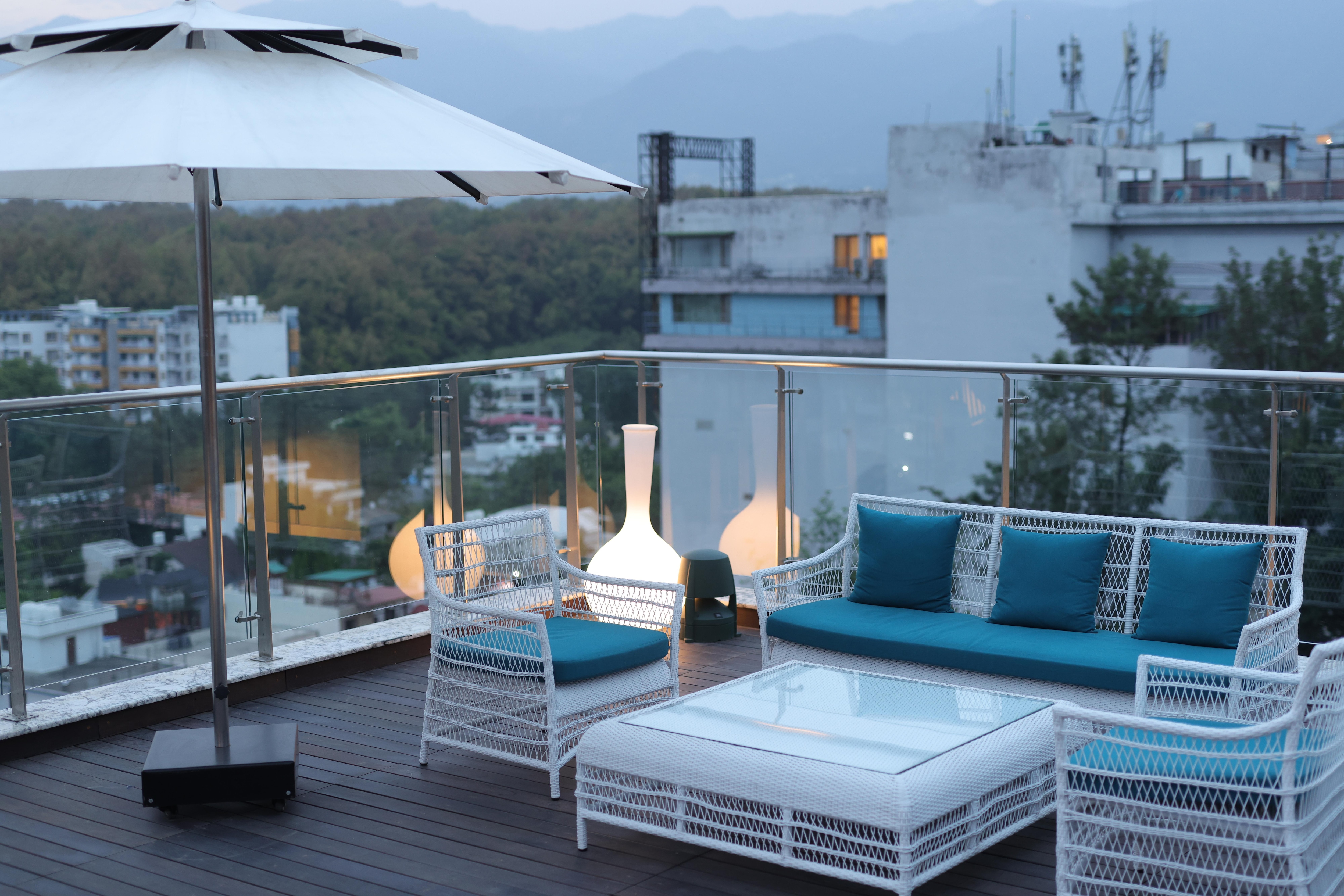 Cloud - 6 - Rooftop Pool Bar and Lounge