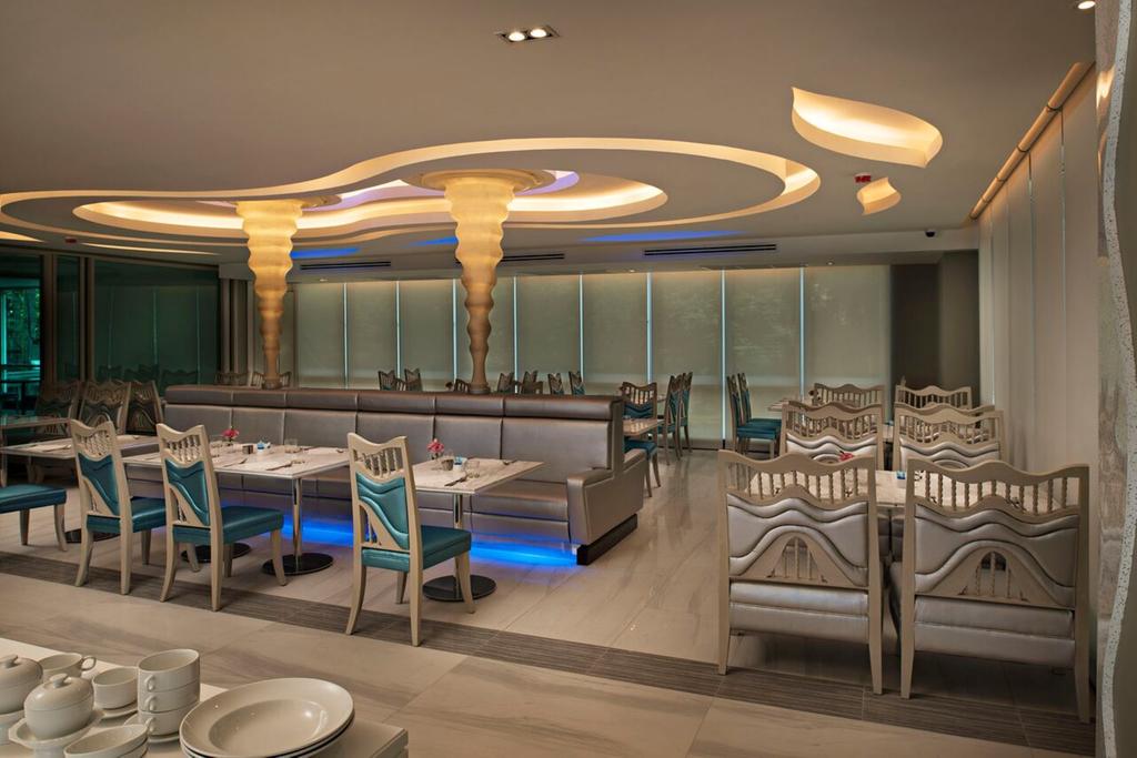 Monmas Restaurant
